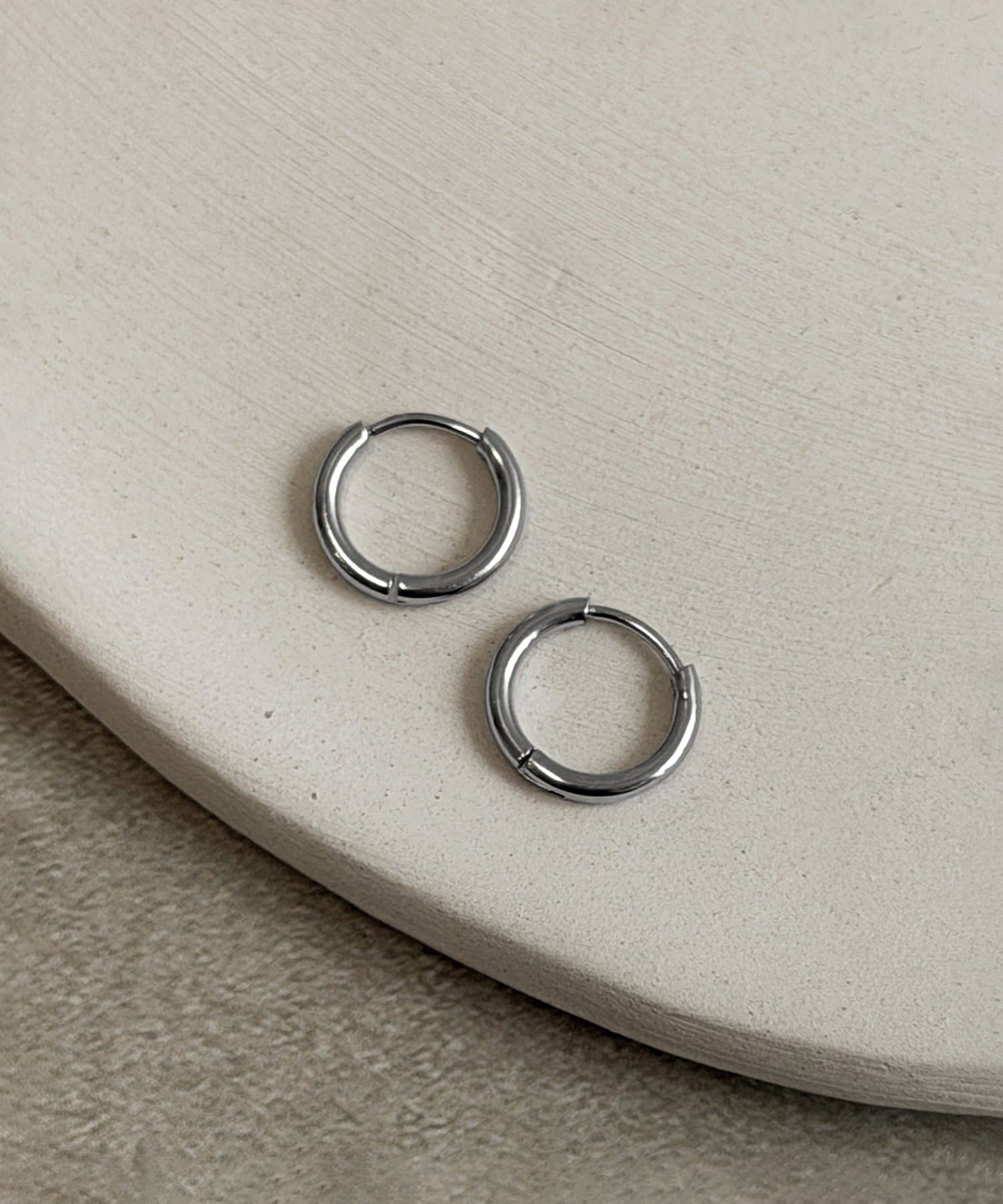 3COINS(スリーコインズ) ステンレス10mmフープワンタッチピアス