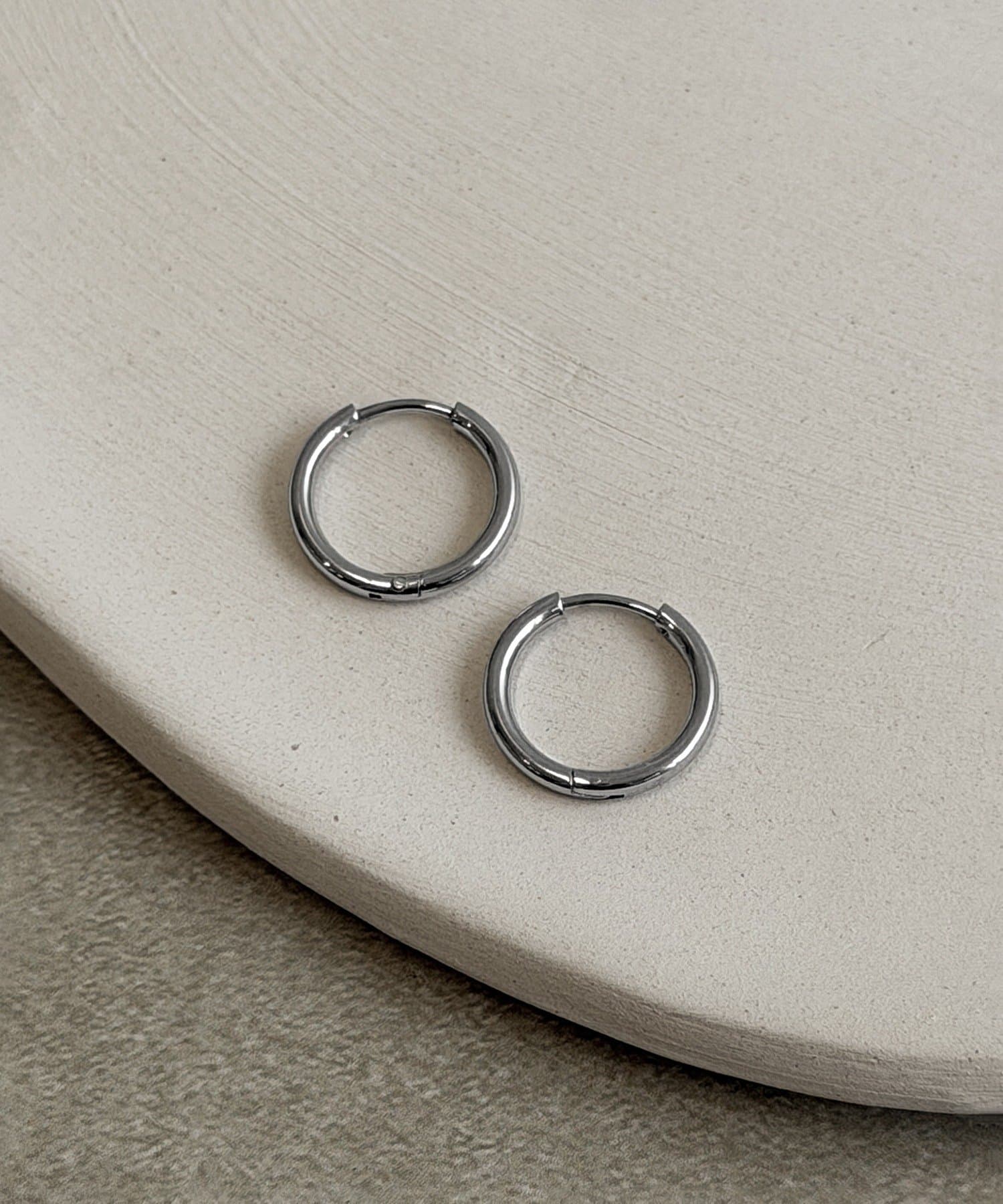 3COINS(スリーコインズ) ステンレス13mmフープワンタッチピアス