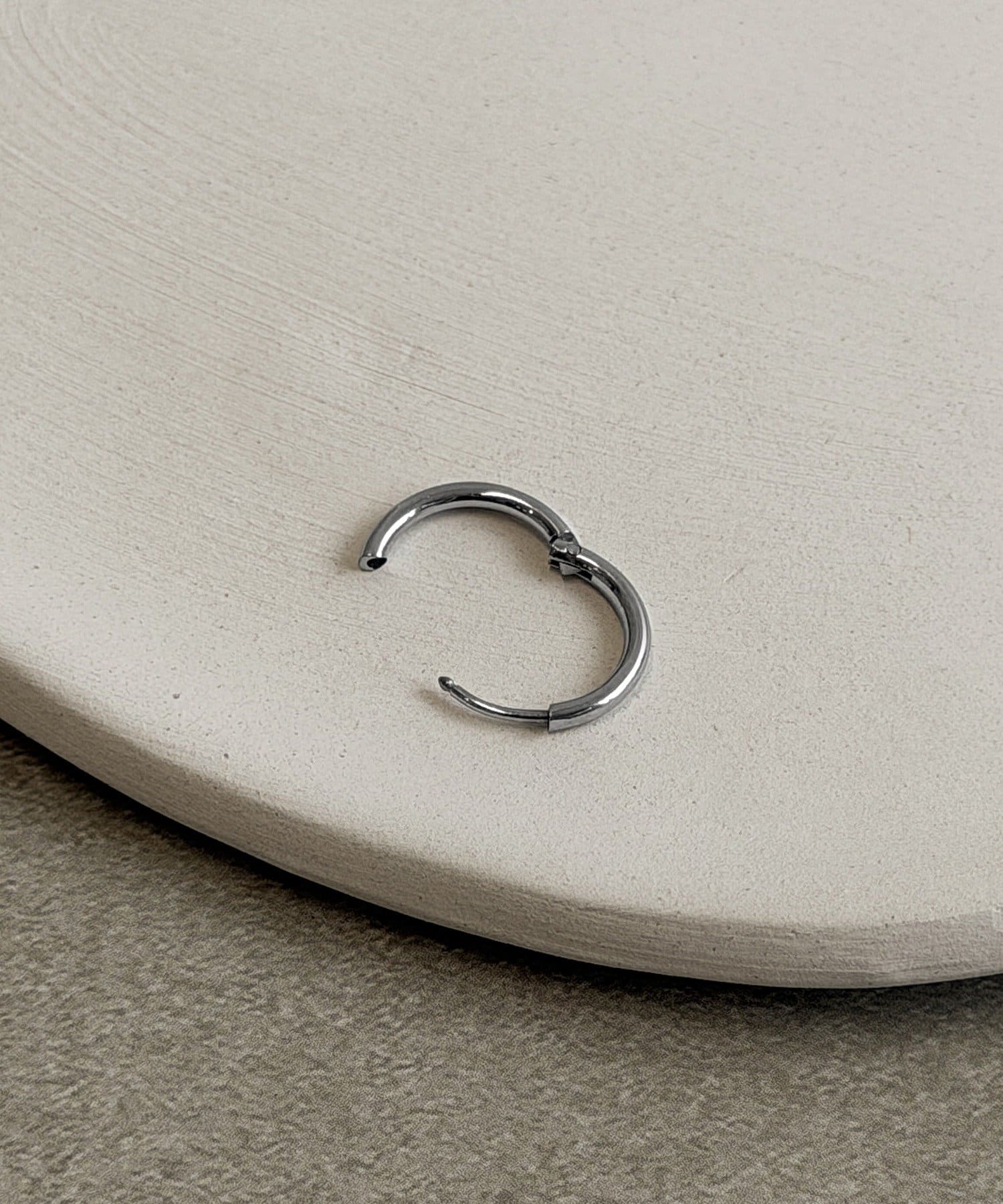 3COINS(スリーコインズ) ステンレス13mmフープワンタッチピアス