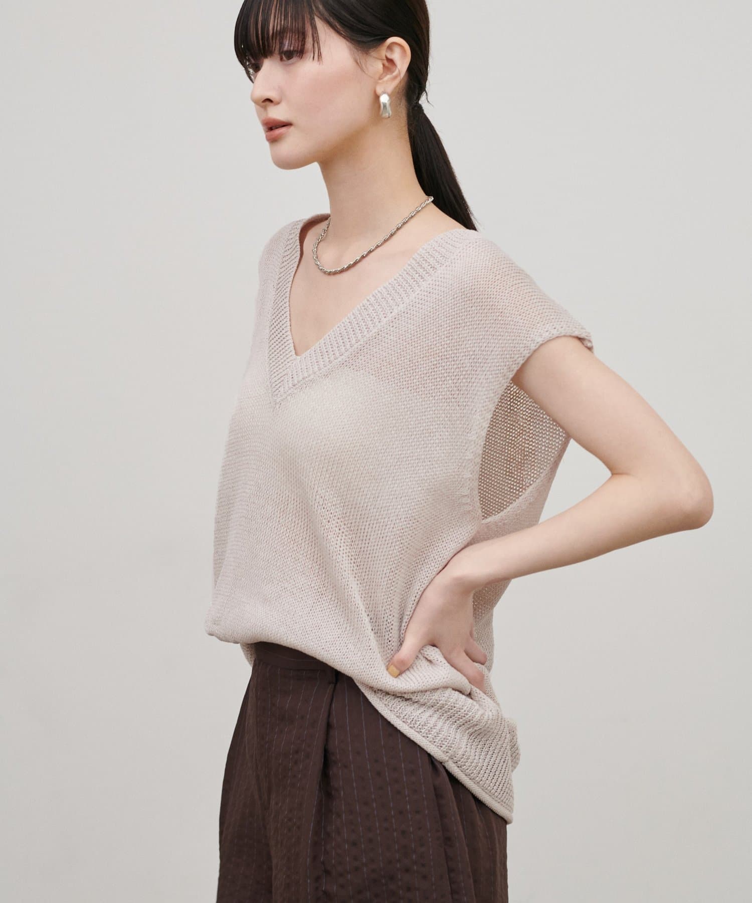 LARUTA(ラルータ) ［WEB限定］ドライタッチシアーVネックノースリ