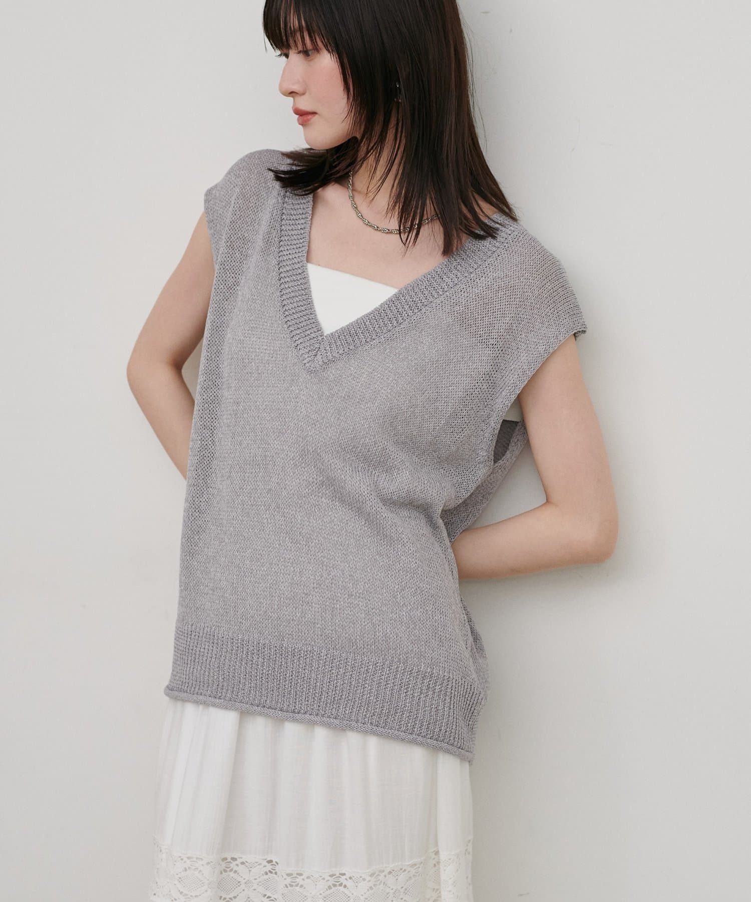 LARUTA(ラルータ) ［WEB限定］ドライタッチシアーVネックノースリ
