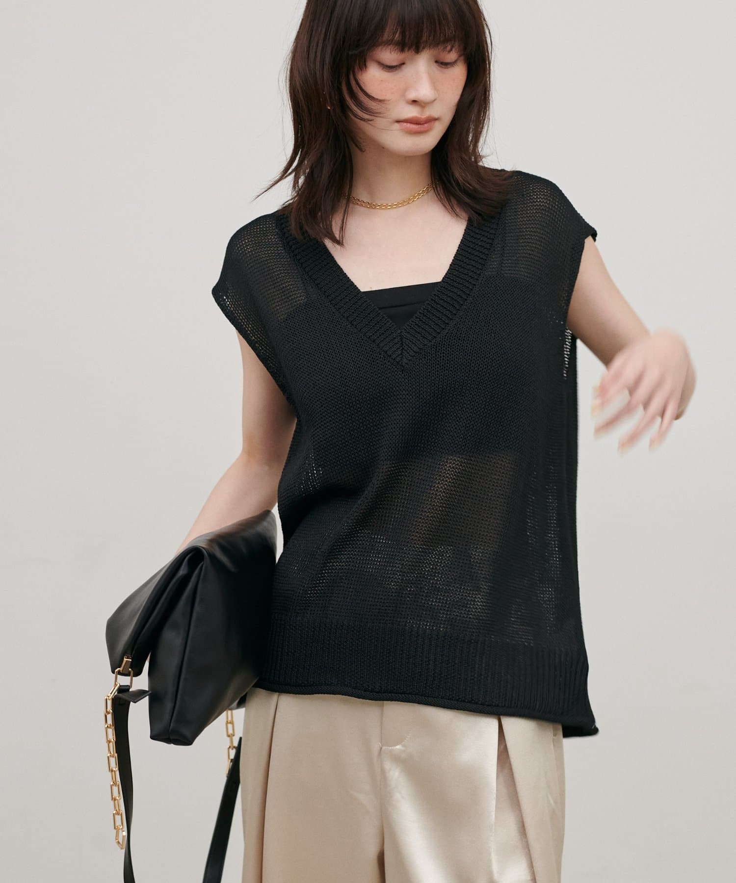 LARUTA(ラルータ) ［WEB限定］ドライタッチシアーVネックノースリ