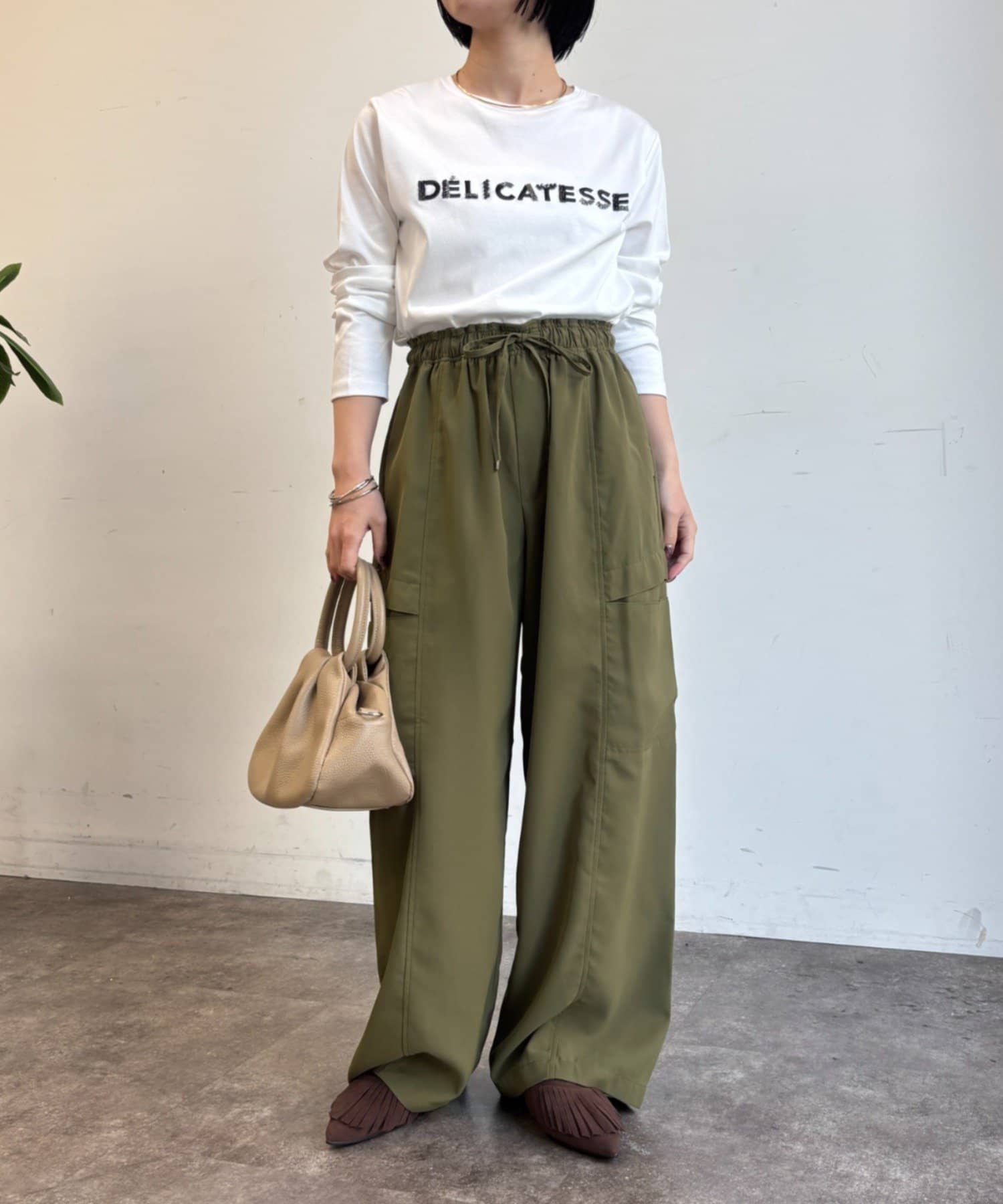 Jena　espace merveilleux(ジェナ　エスパスメルヴェイユ) ビーズ刺繍ロンT