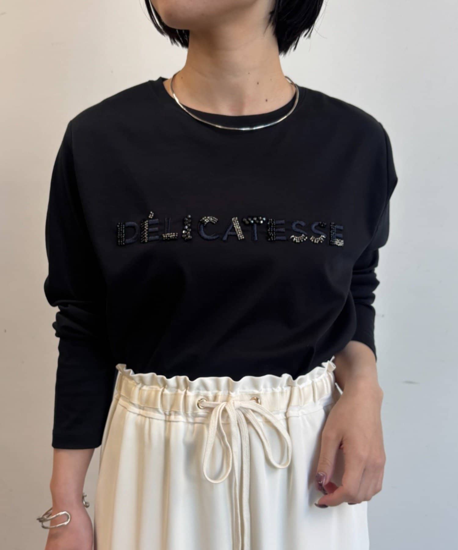 Jena　espace merveilleux(ジェナ　エスパスメルヴェイユ) ビーズ刺繍ロンT