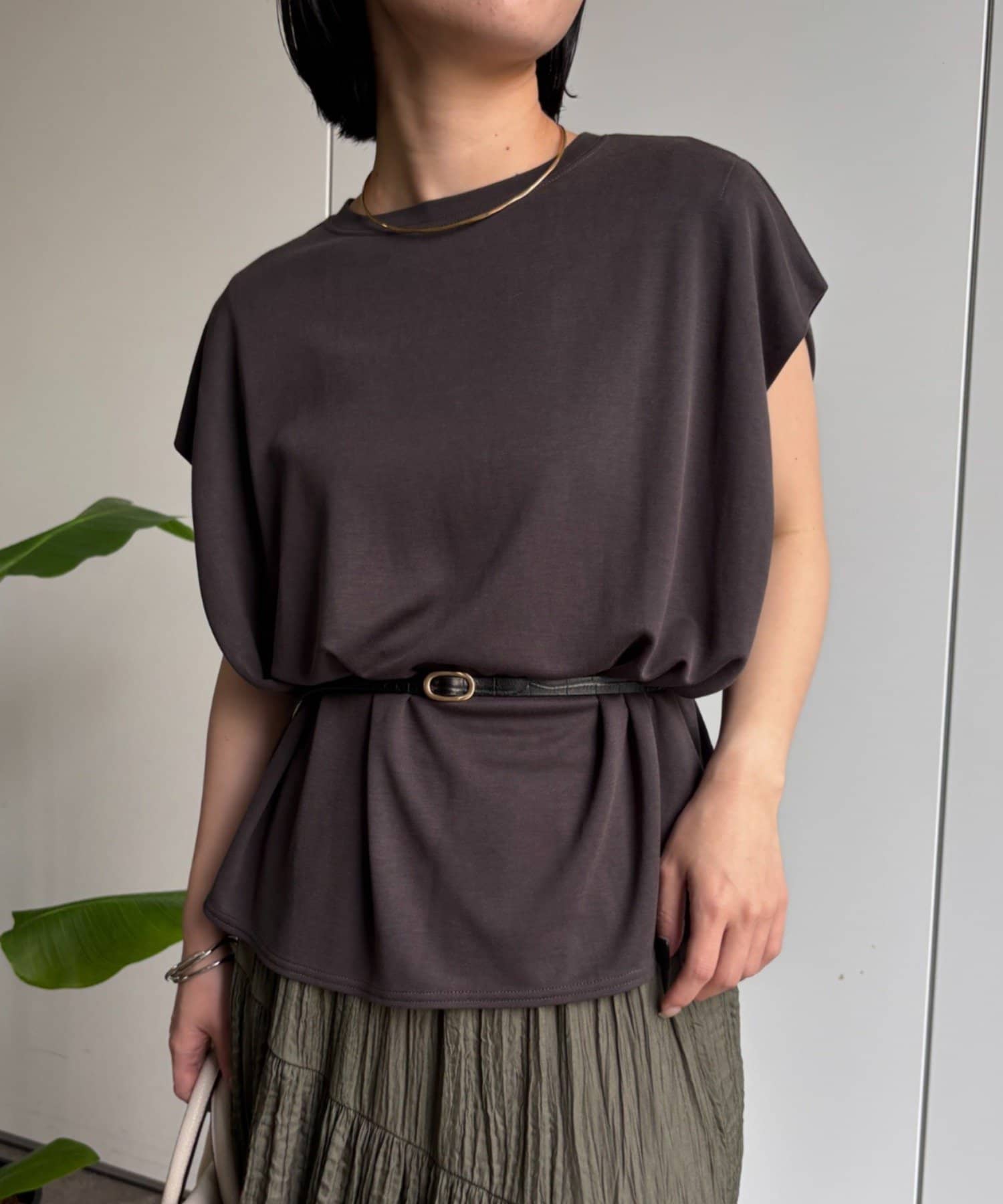 Jena　espace merveilleux(ジェナ　エスパスメルヴェイユ) プレート付きタックT