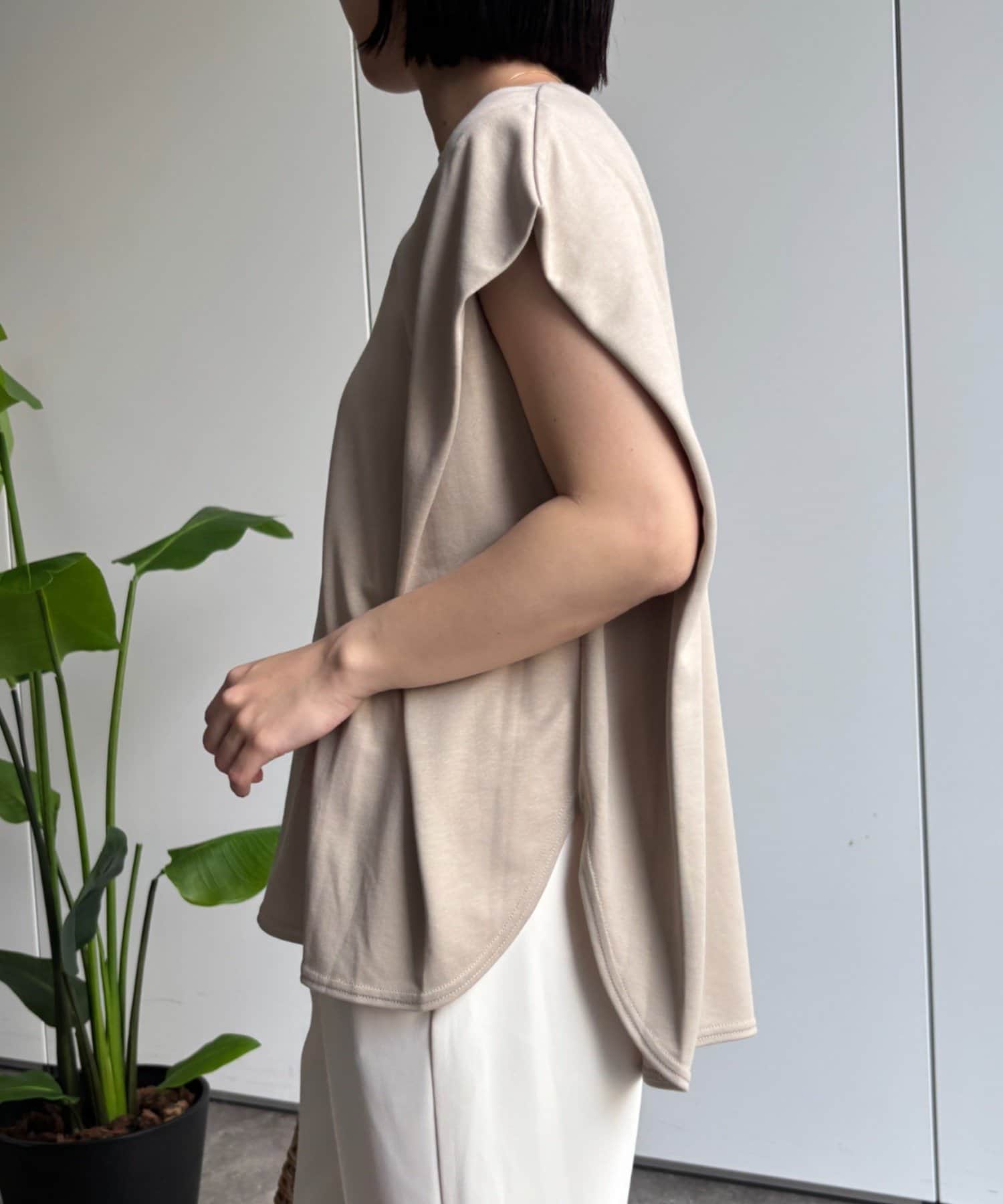 Jena　espace merveilleux(ジェナ　エスパスメルヴェイユ) プレート付きタックT
