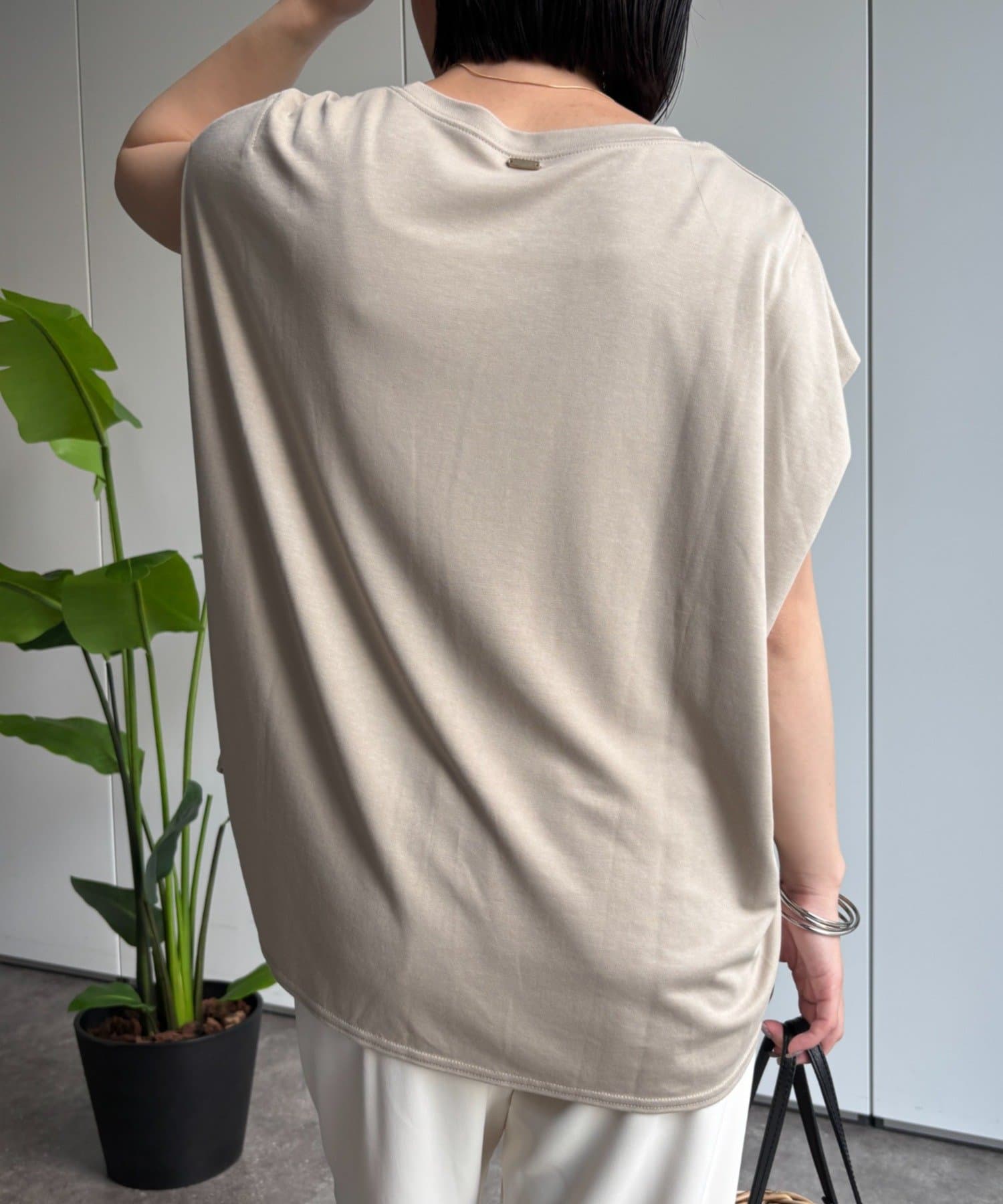 Jena　espace merveilleux(ジェナ　エスパスメルヴェイユ) プレート付きタックT