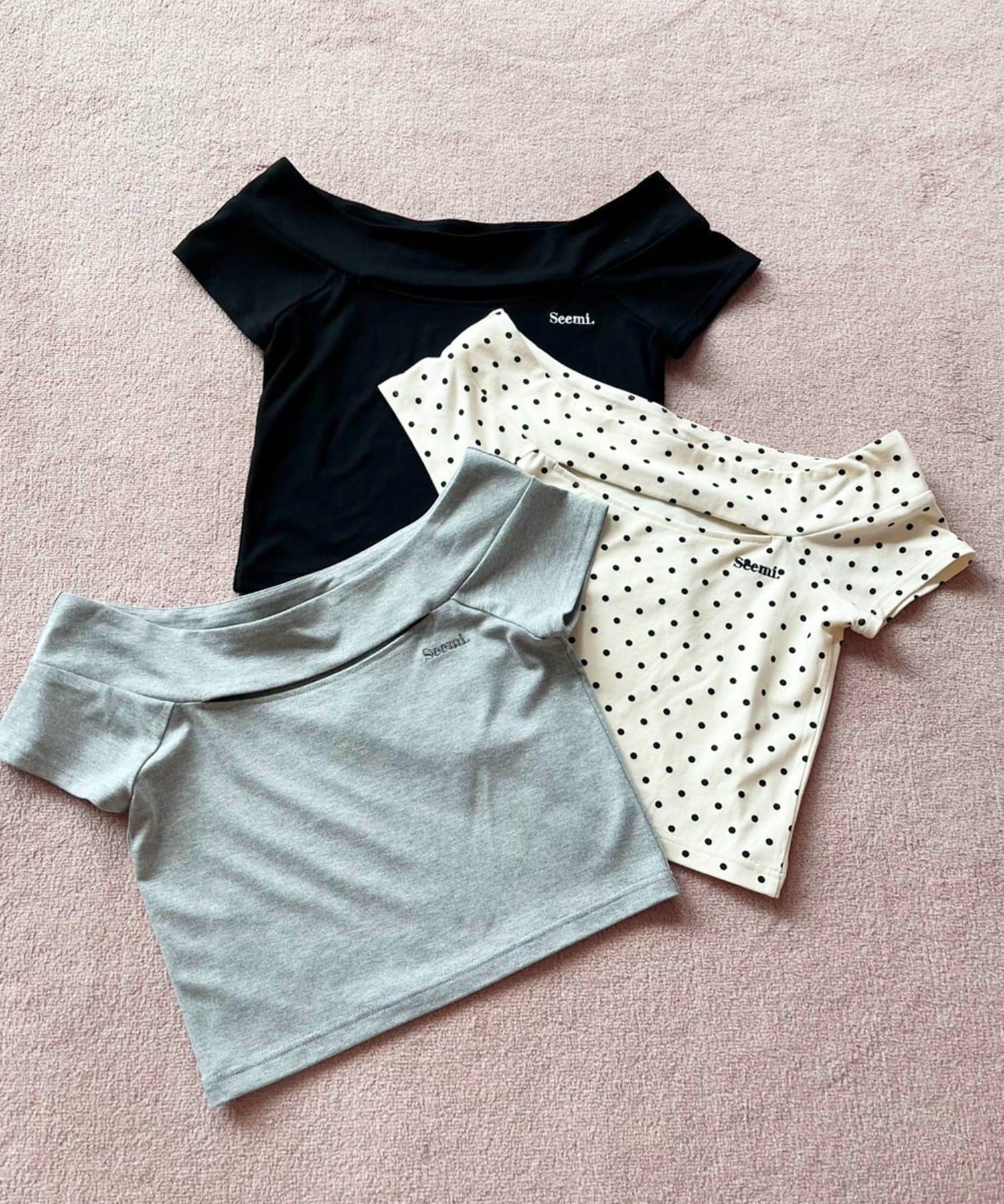 NICE CLAUP / OLIVE des OLIVE OUTLET(ナイスクラップ  / オリーブ デ オリーブ アウトレット) 【Seemi. 】刺繍オフショルトップス