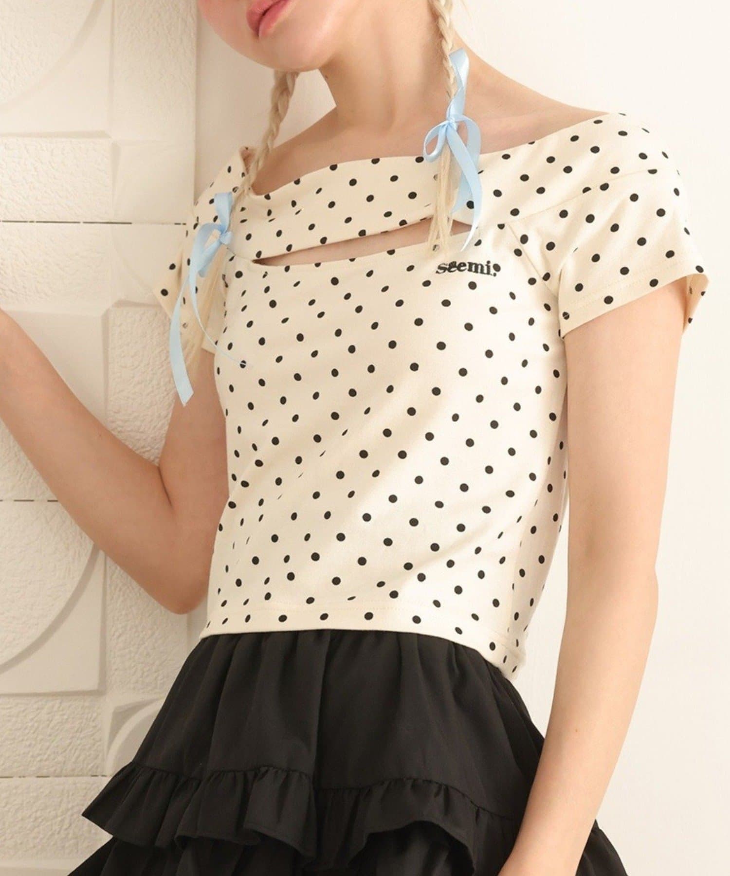 NICE CLAUP / OLIVE des OLIVE OUTLET(ナイスクラップ  / オリーブ デ オリーブ アウトレット) 【Seemi. 】刺繍オフショルトップス