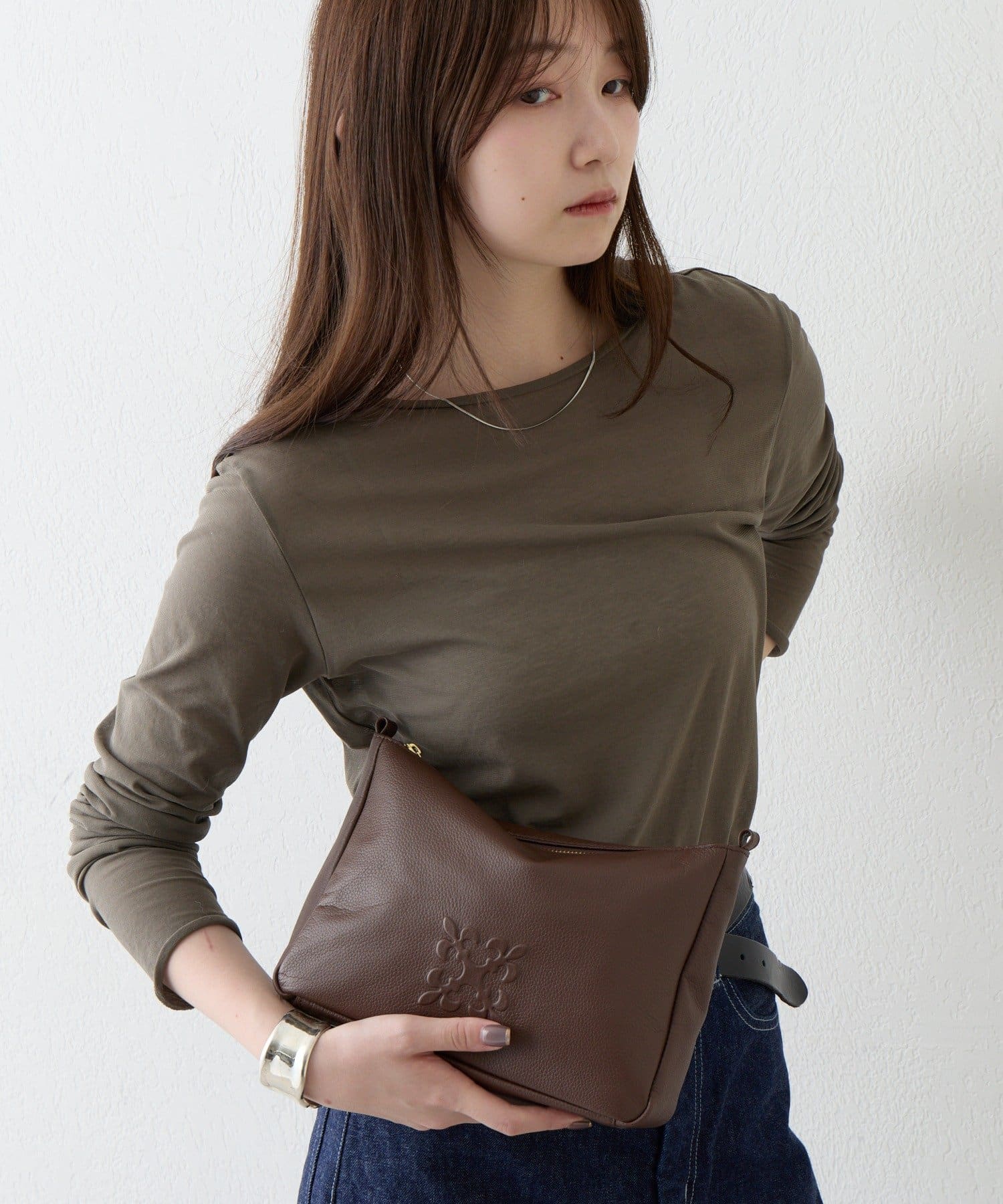 russet(ラシット) 《本革/270g》エンボスモノグラムショルダーバッグ