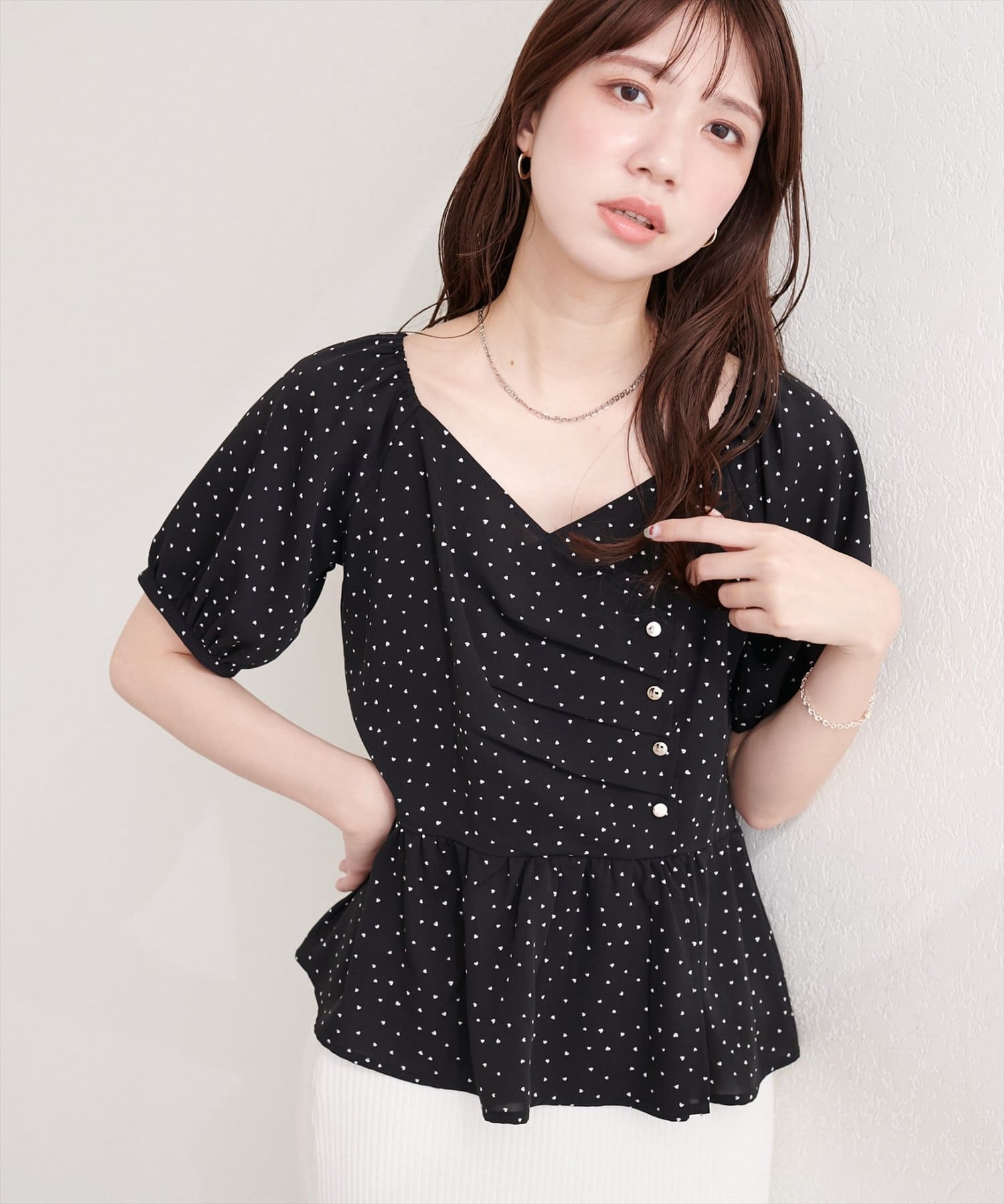 natural couture(ナチュラルクチュール) アシメデザインパフスリーブブラウス