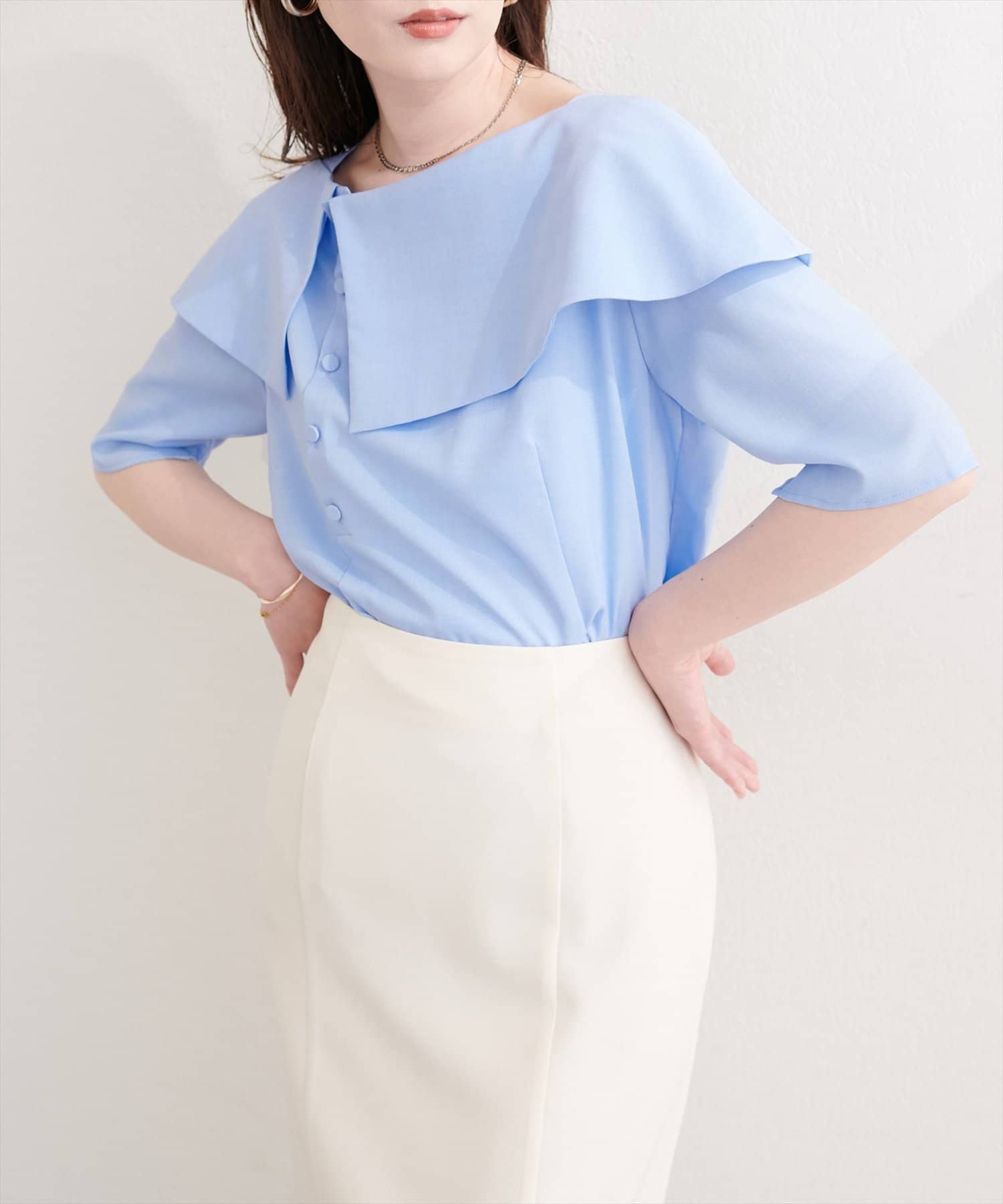 natural couture(ナチュラルクチュール) 接触冷感マシンウォッシャブル防シワアシメネック半袖ブラウス