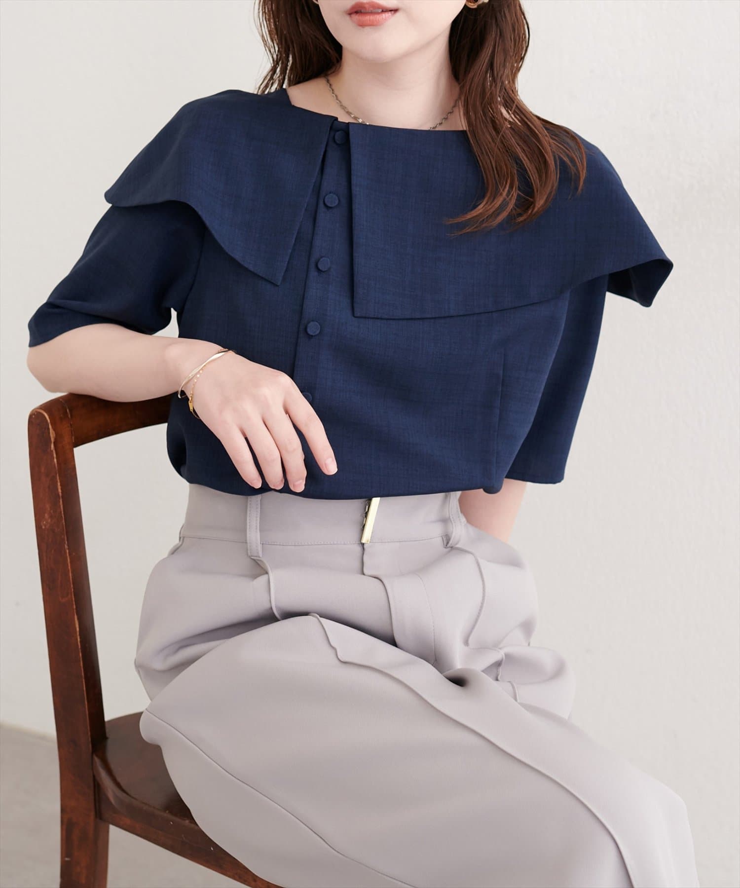 natural couture(ナチュラルクチュール) 接触冷感マシンウォッシャブル防シワアシメネック半袖ブラウス