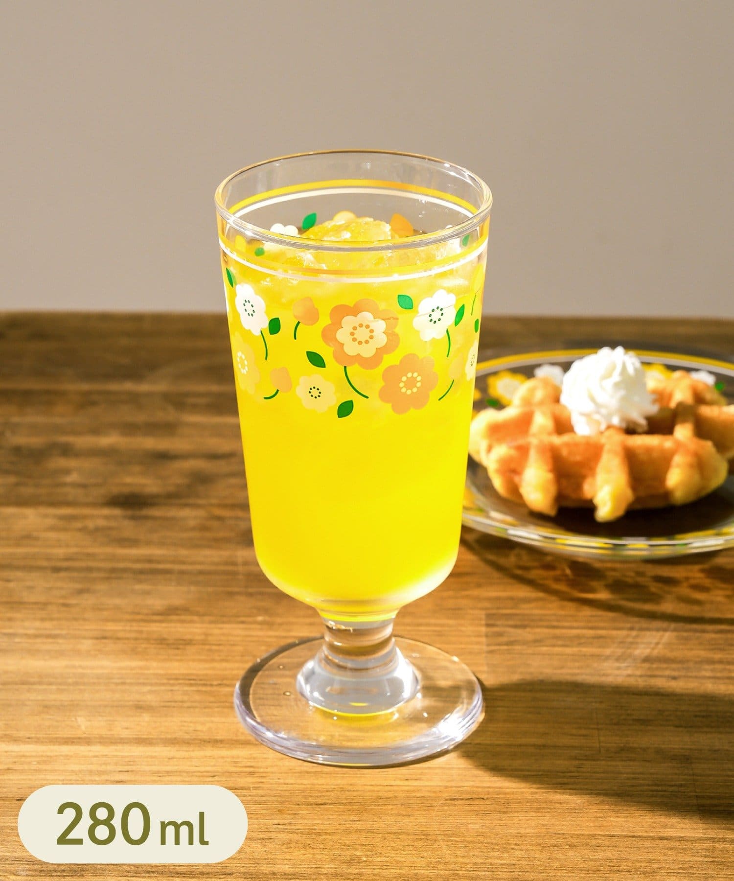 3COINS(スリーコインズ) 脚付きグラス：280ml