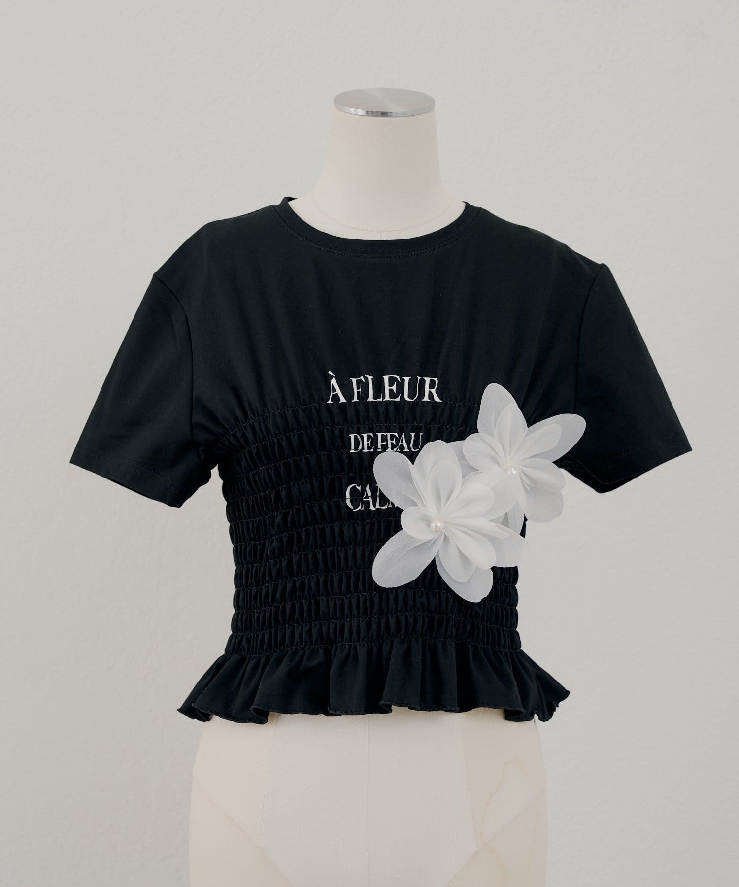 Chico(チコ) 【SALON  by Chico】3DフラワーシャーリングTシャツ
