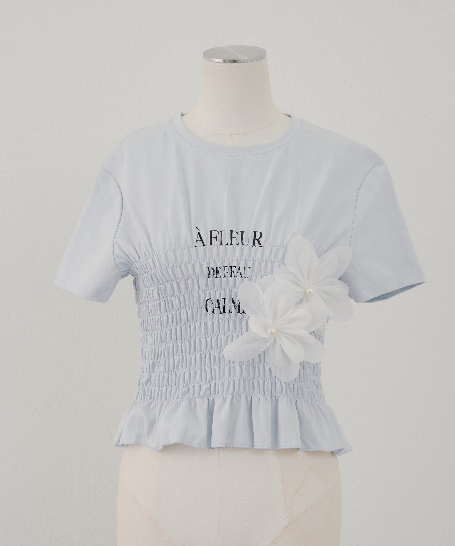 Chico(チコ) 【SALON  by Chico】3DフラワーシャーリングTシャツ