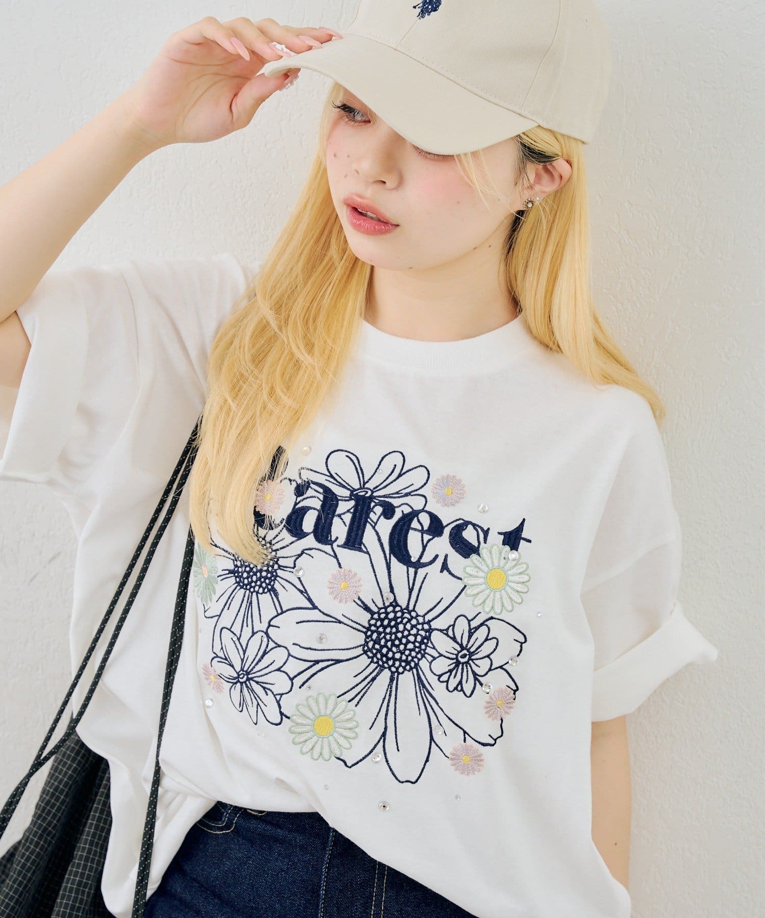 NICE CLAUP / OLIVE des OLIVE OUTLET(ナイスクラップ  / オリーブ デ オリーブ アウトレット) 【ANOTHER BRANCH】お花×ラインストーンBIGTシャツ
