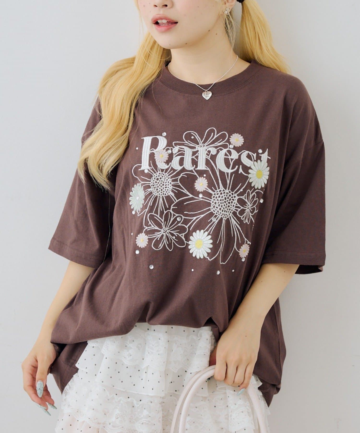 NICE CLAUP / OLIVE des OLIVE OUTLET(ナイスクラップ  / オリーブ デ オリーブ アウトレット) 【ANOTHER BRANCH】ビジュー付きプリントフラワーBIGTEE