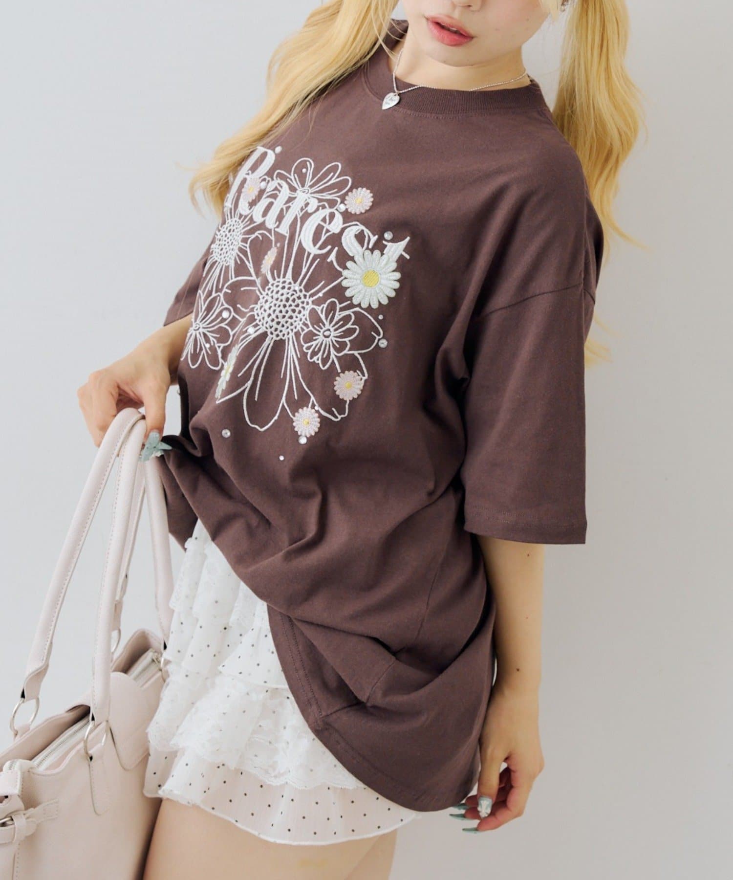 NICE CLAUP / OLIVE des OLIVE OUTLET(ナイスクラップ  / オリーブ デ オリーブ アウトレット) 【ANOTHER BRANCH】ビジュー付きプリントフラワーBIGTEE