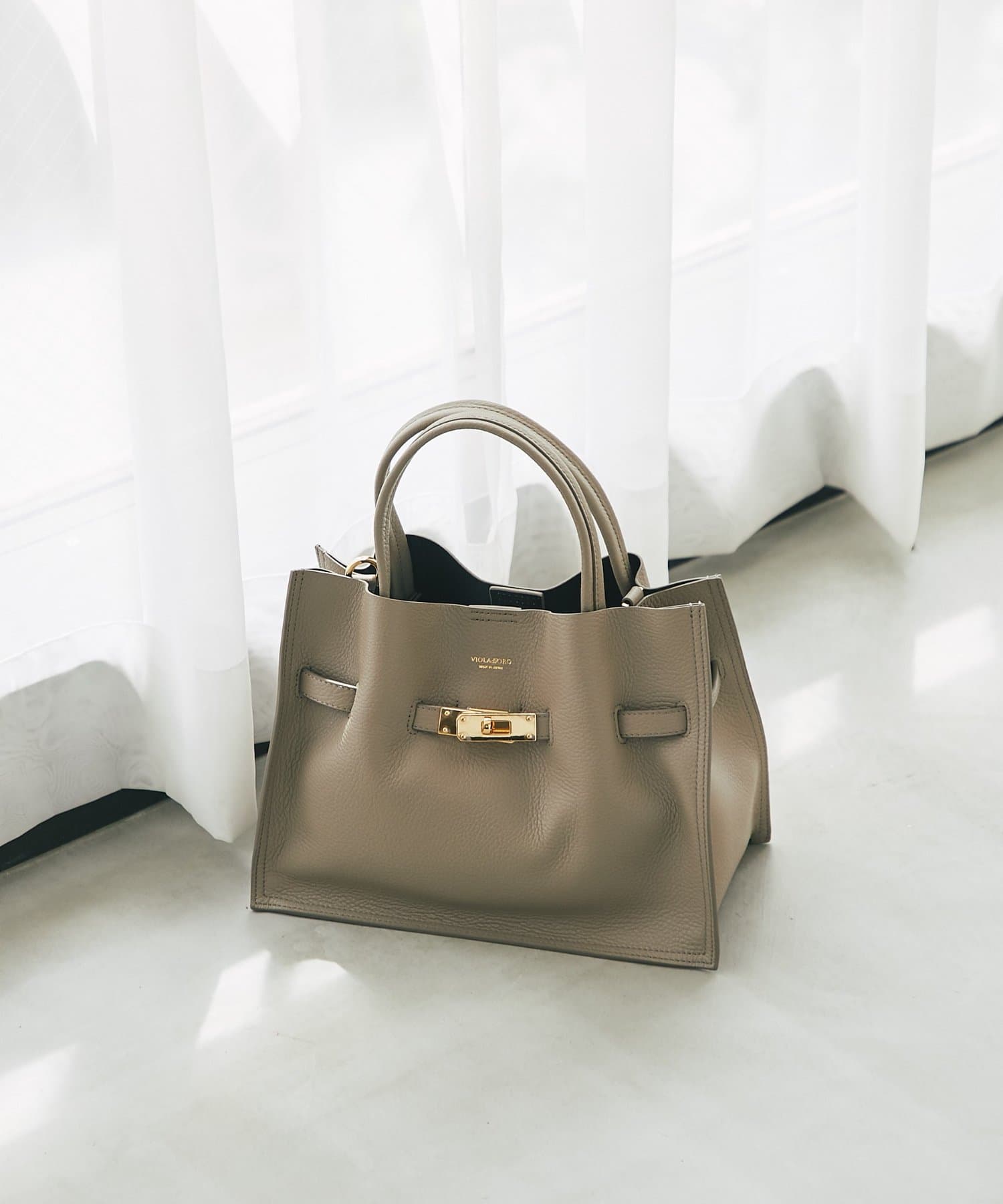 La boutique BonBon(ラブティックボンボン) 【ヴィオラドーロ】イタリアン型押ダブルフェイスレザートートM