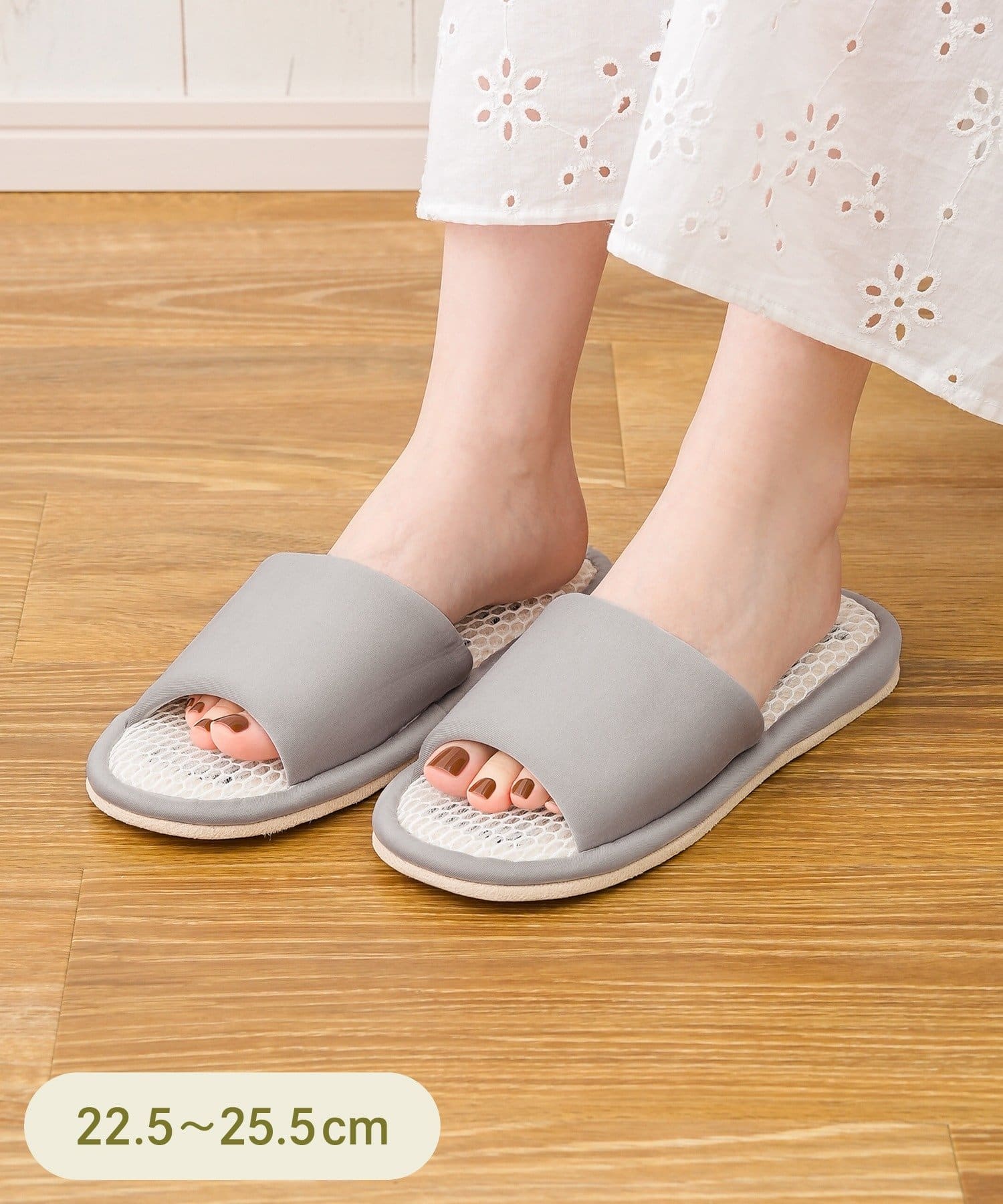 3COINS(スリーコインズ) クッションメッシュスリッパ：M