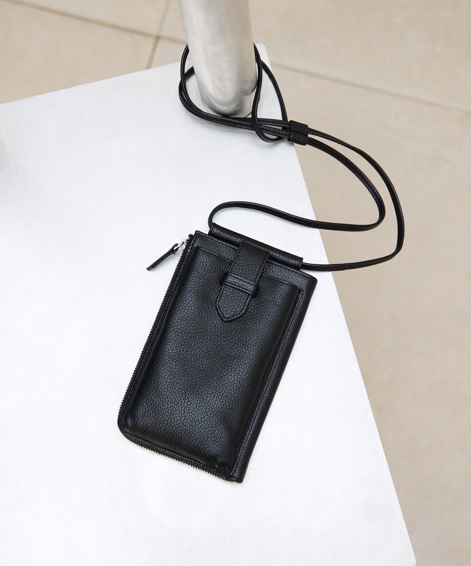 Whim Gazette(ウィム ガゼット) 【Hoaw.】スマホウォレットショルダー縦型