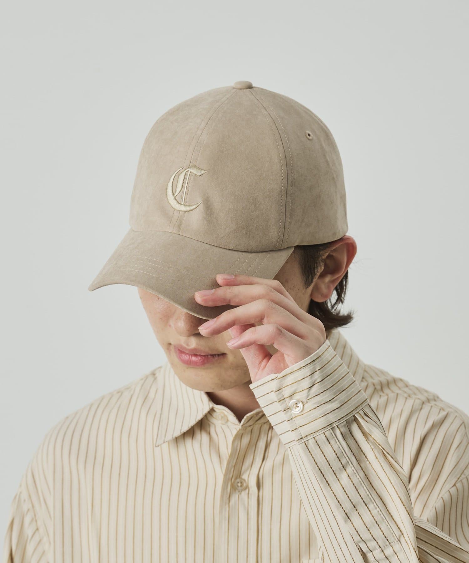 COLONY 2139(コロニー トゥーワンスリーナイン) 【UNISEX】スエードライク刺繍ロゴキャップ