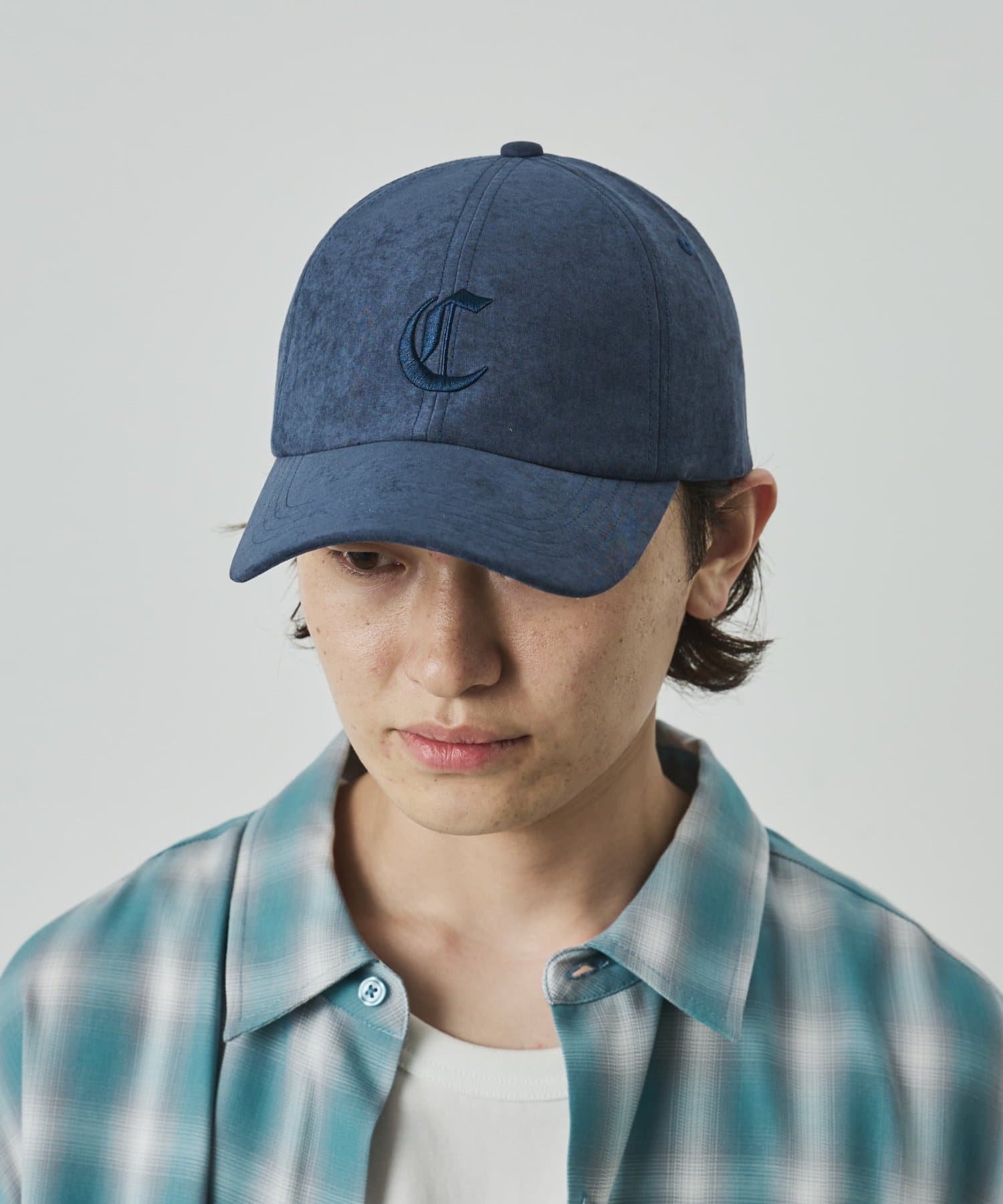 COLONY 2139(コロニー トゥーワンスリーナイン) 【UNISEX】スエードライク刺繍ロゴキャップ