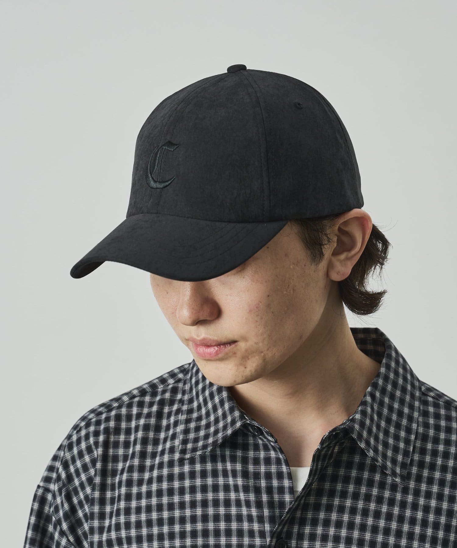 COLONY 2139(コロニー トゥーワンスリーナイン) 【UNISEX】スエードライク刺繍ロゴキャップ