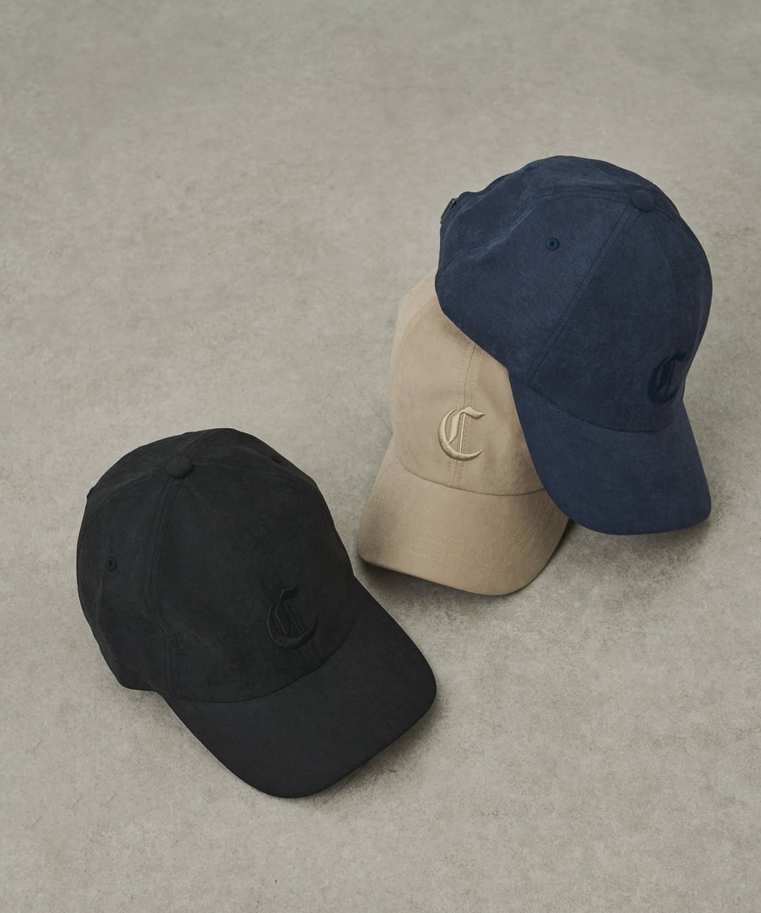 COLONY 2139(コロニー トゥーワンスリーナイン) 【UNISEX】スエードライク刺繍ロゴキャップ