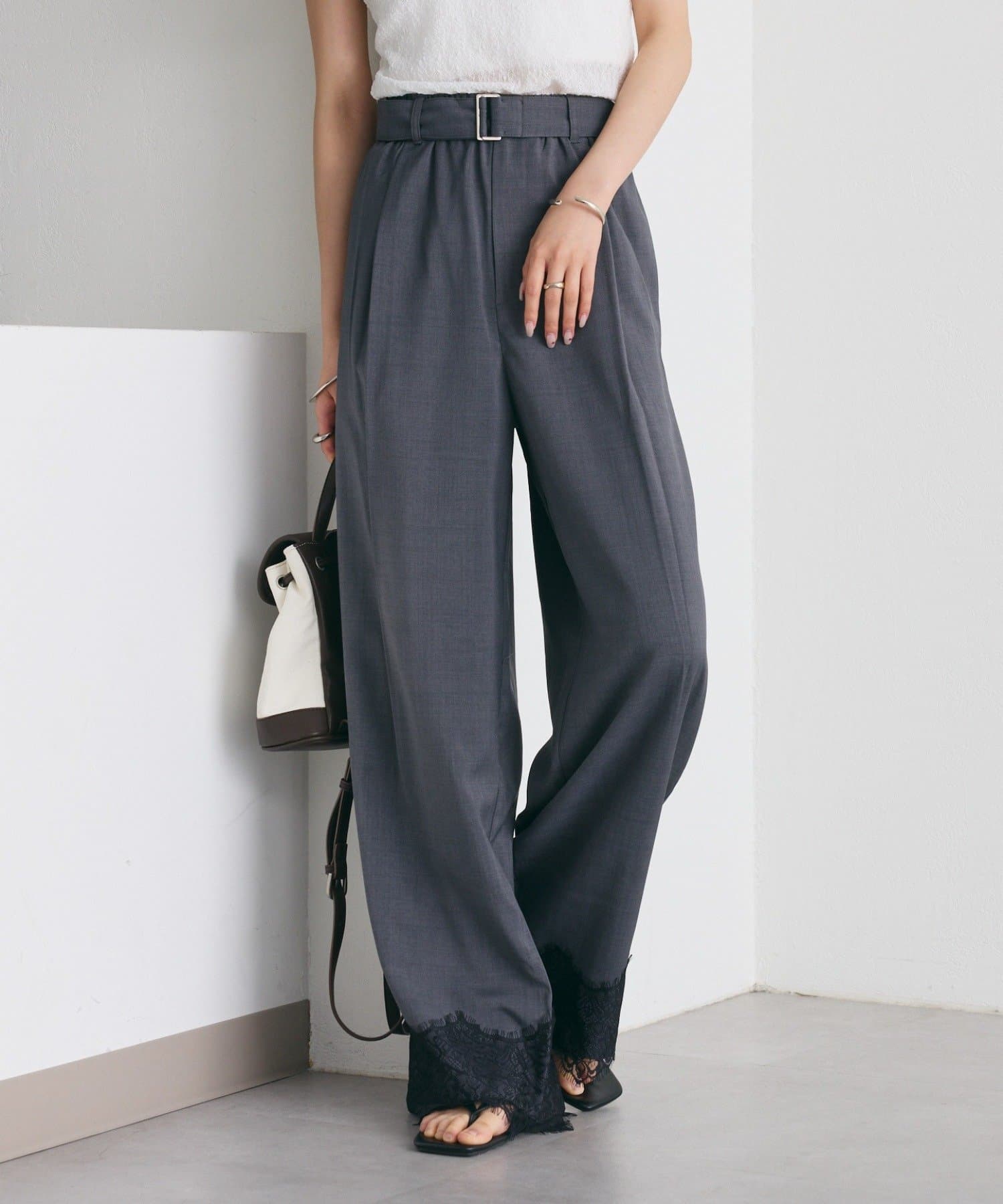mystic(ミスティック) 【4日間限定15%OFF】ベルト付き裾レーススラックス
