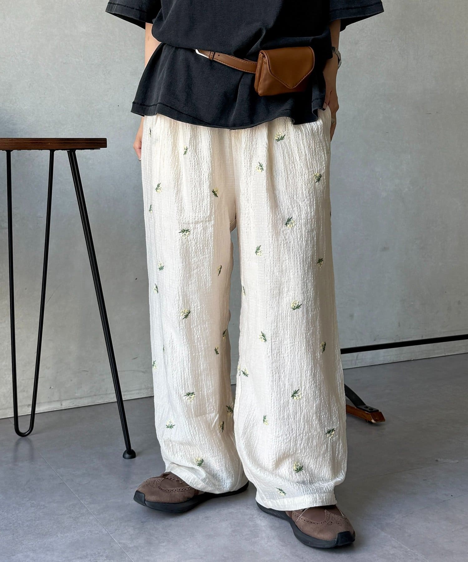 CPCM(シーピーシーエム) シアー花柄刺繍パンツ