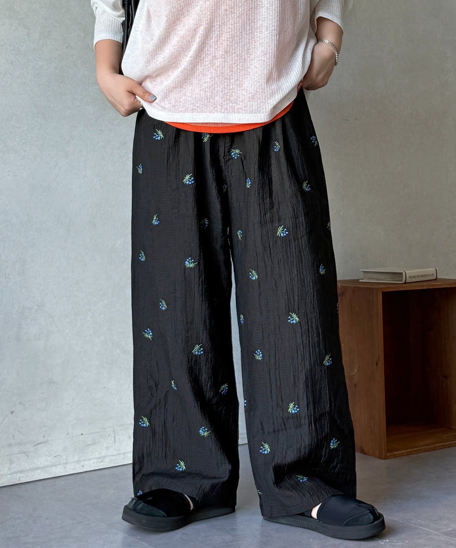 CPCM(シーピーシーエム) シアー花柄刺繍パンツ