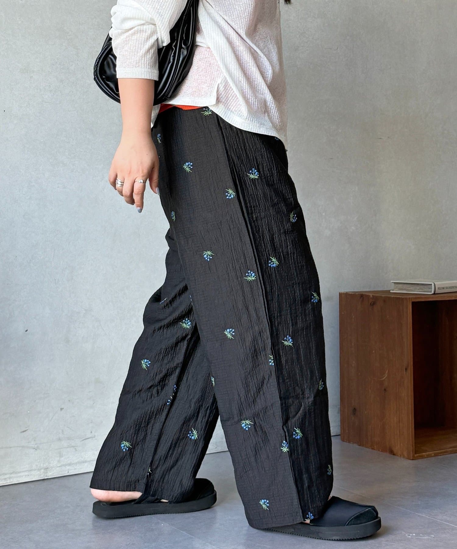 CPCM(シーピーシーエム) シアー花柄刺繍パンツ