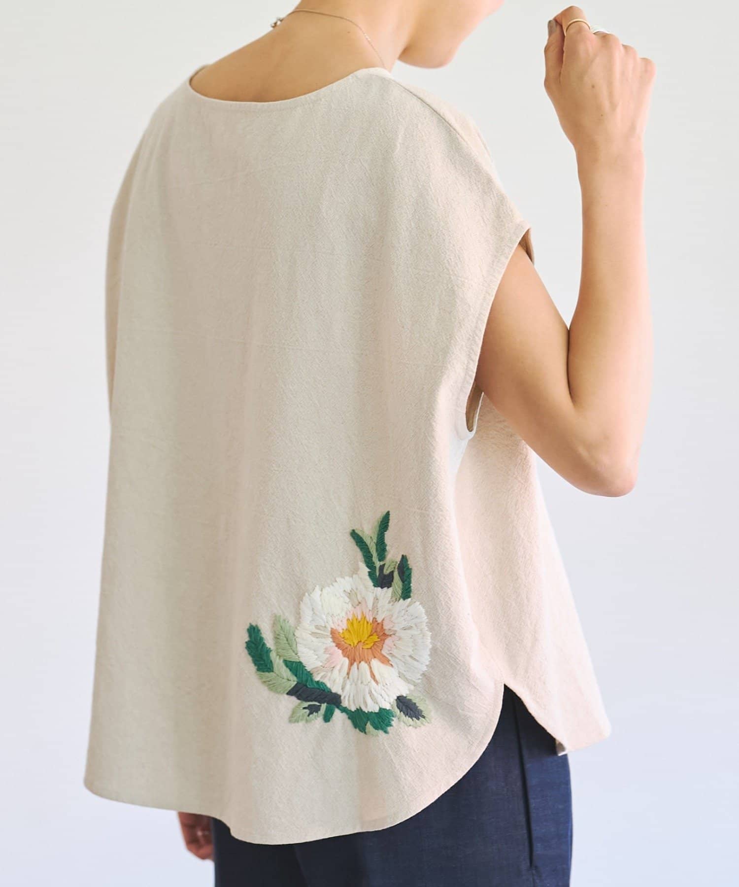 BEARDSLEY(ビアズリー) ワンポイント刺繍マルブラウス