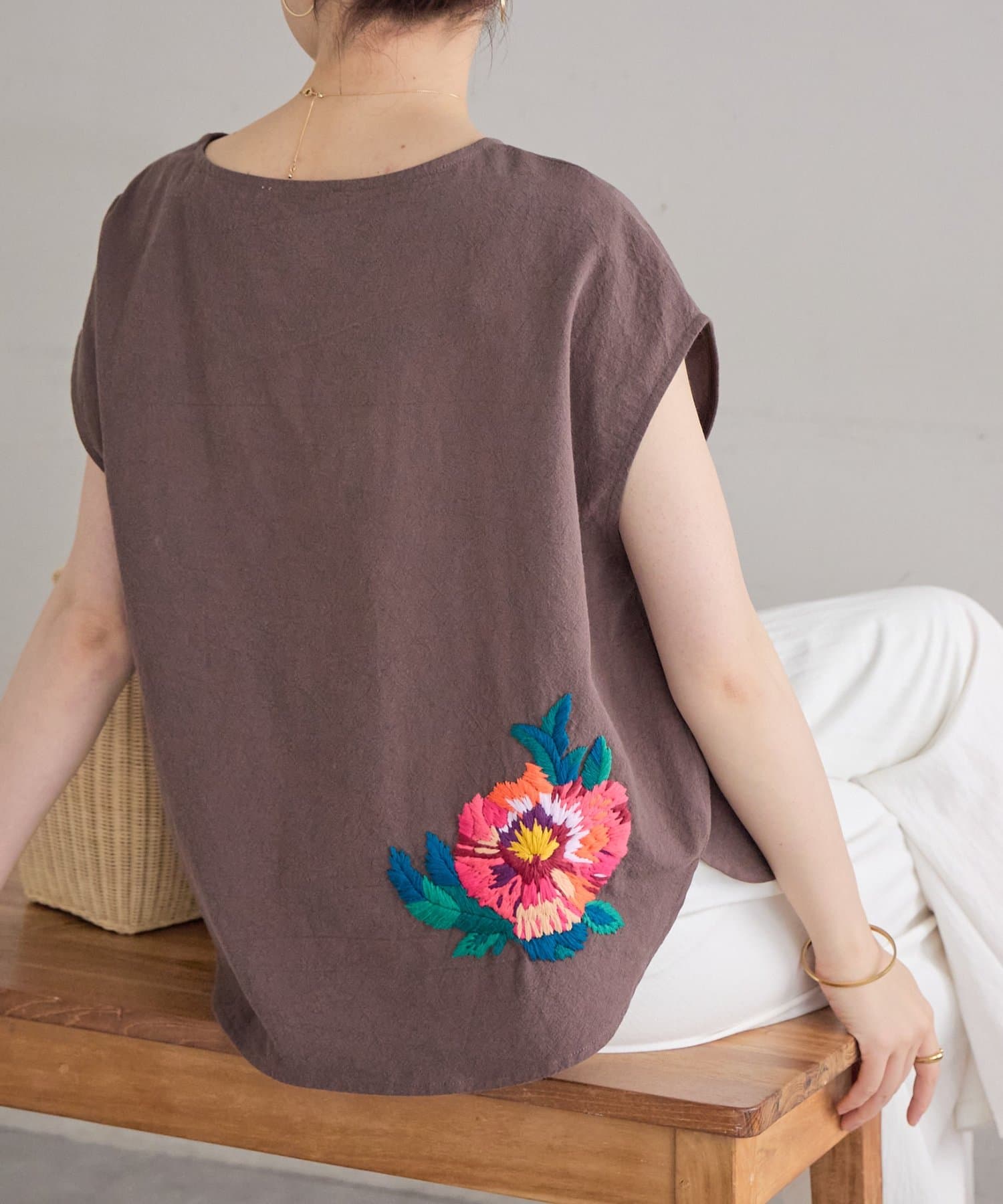 BEARDSLEY(ビアズリー) ワンポイント刺繍マルブラウス