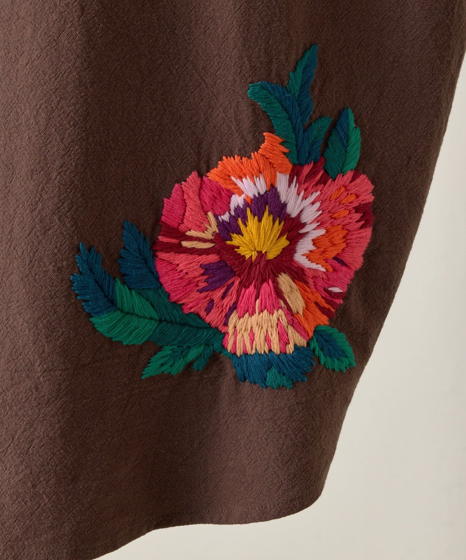 BEARDSLEY(ビアズリー) ワンポイント刺繍マルブラウス