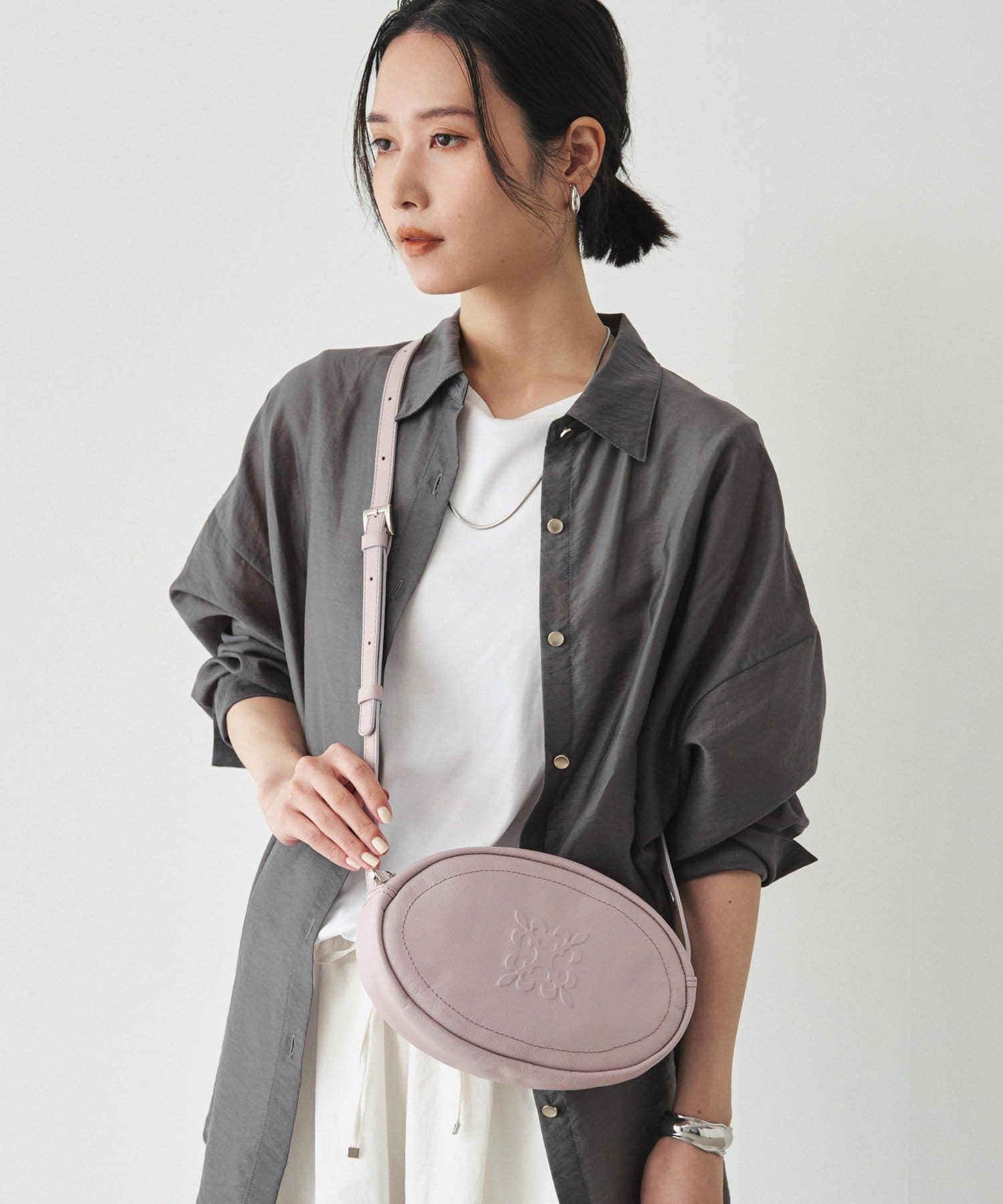 russet(ラシット) エンボスモノグラムオーバルショルダーバッグ