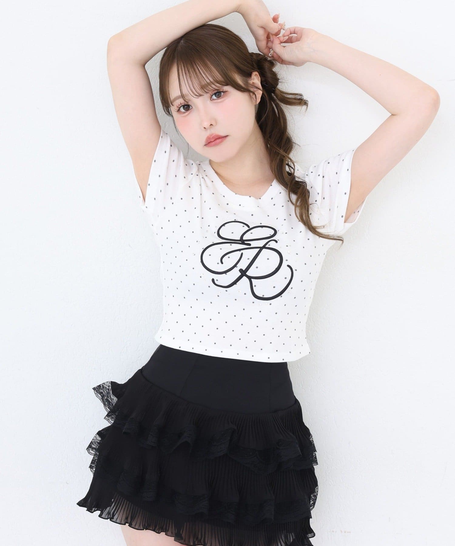 one after another NICE CLAUP(ワンアフターアナザー ナイスクラップ) ビジュー付きロゴ刺繍Tee