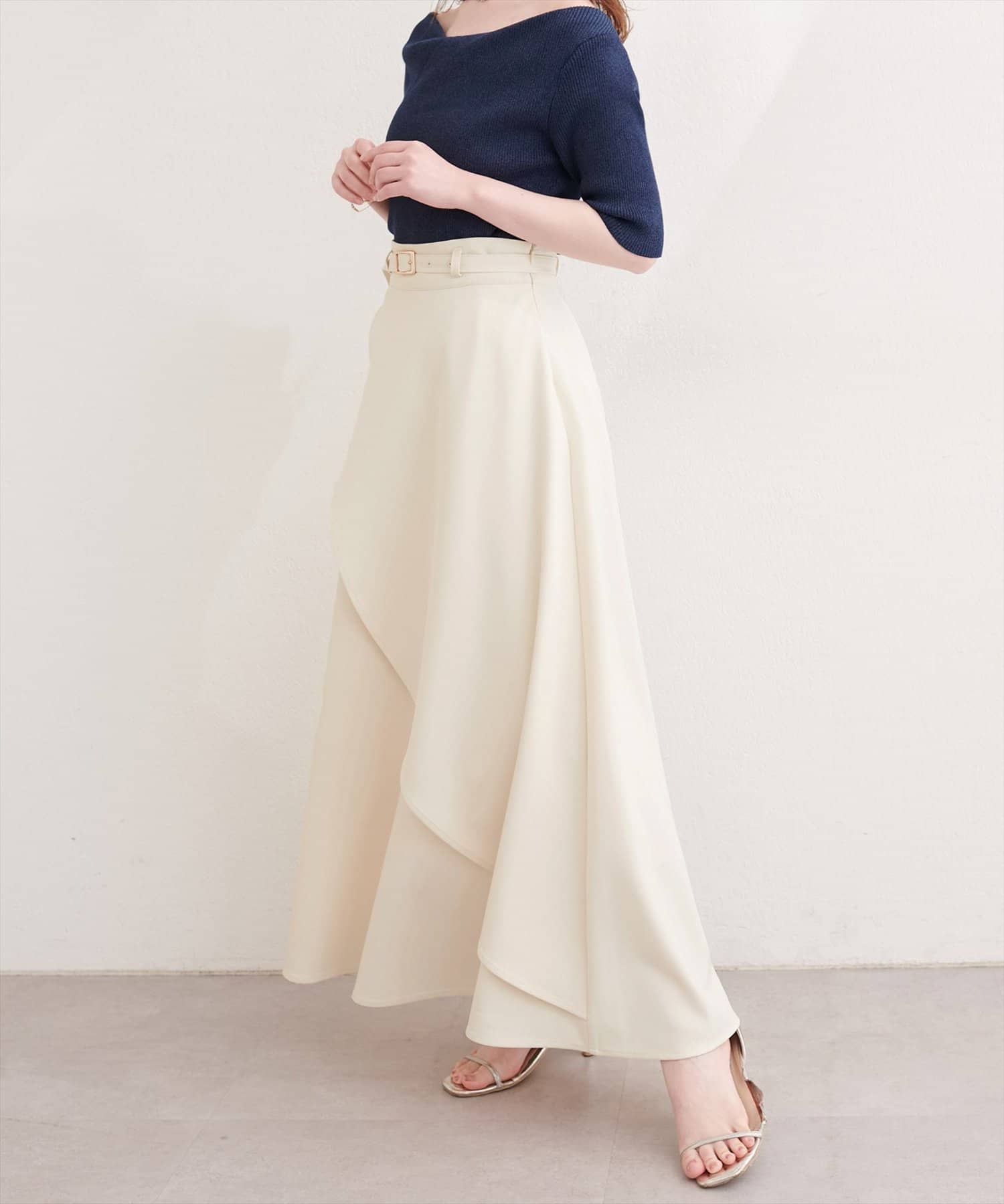 natural couture(ナチュラルクチュール) ゴールドバックル付きラップフレアスカート