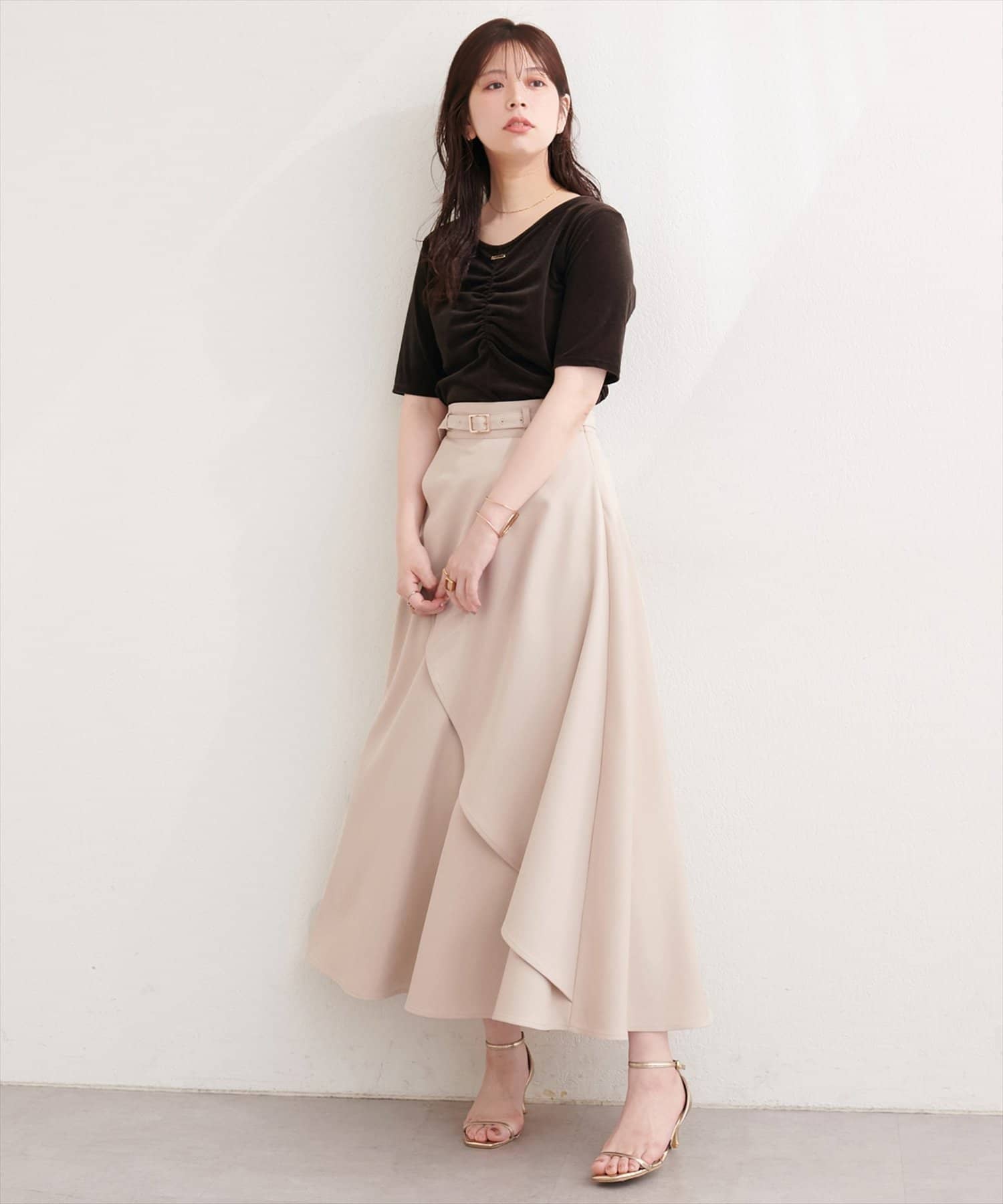 natural couture(ナチュラルクチュール) ゴールドバックル付きラップフレアスカート