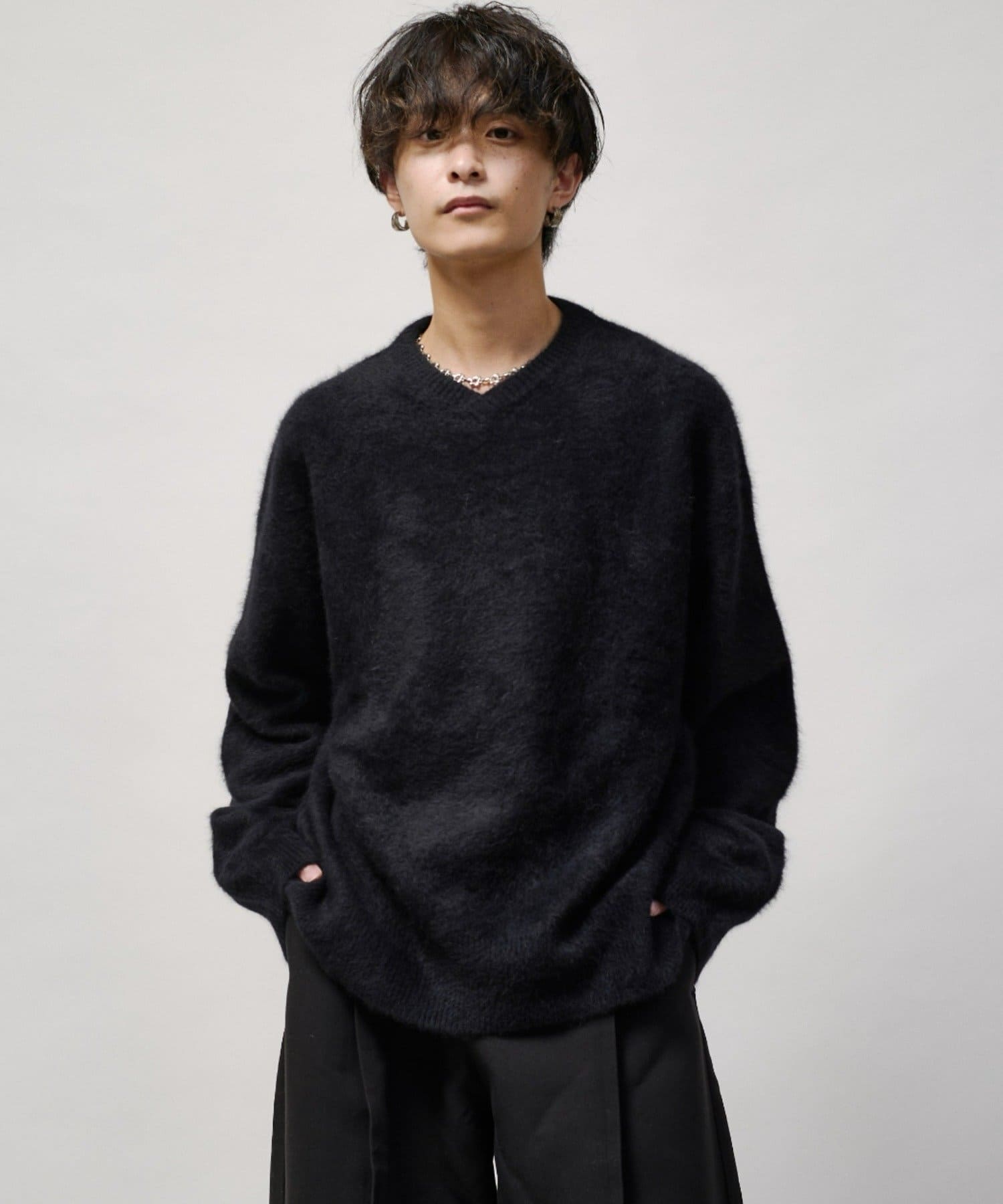 Lui's(ルイス) ウールライトVネックニット