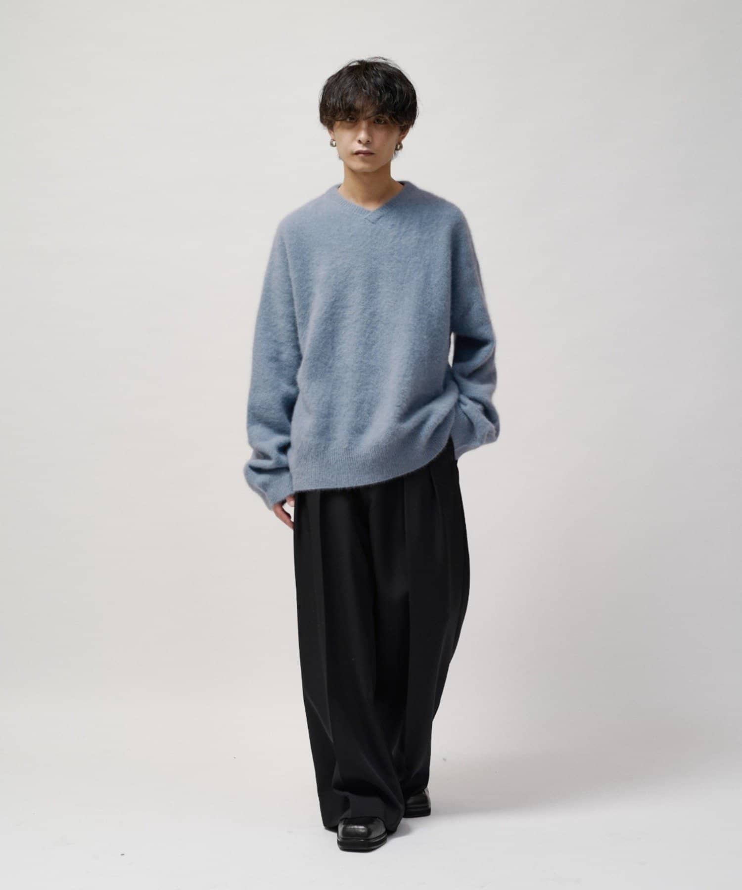 Lui's(ルイス) ウールライトVネックニット