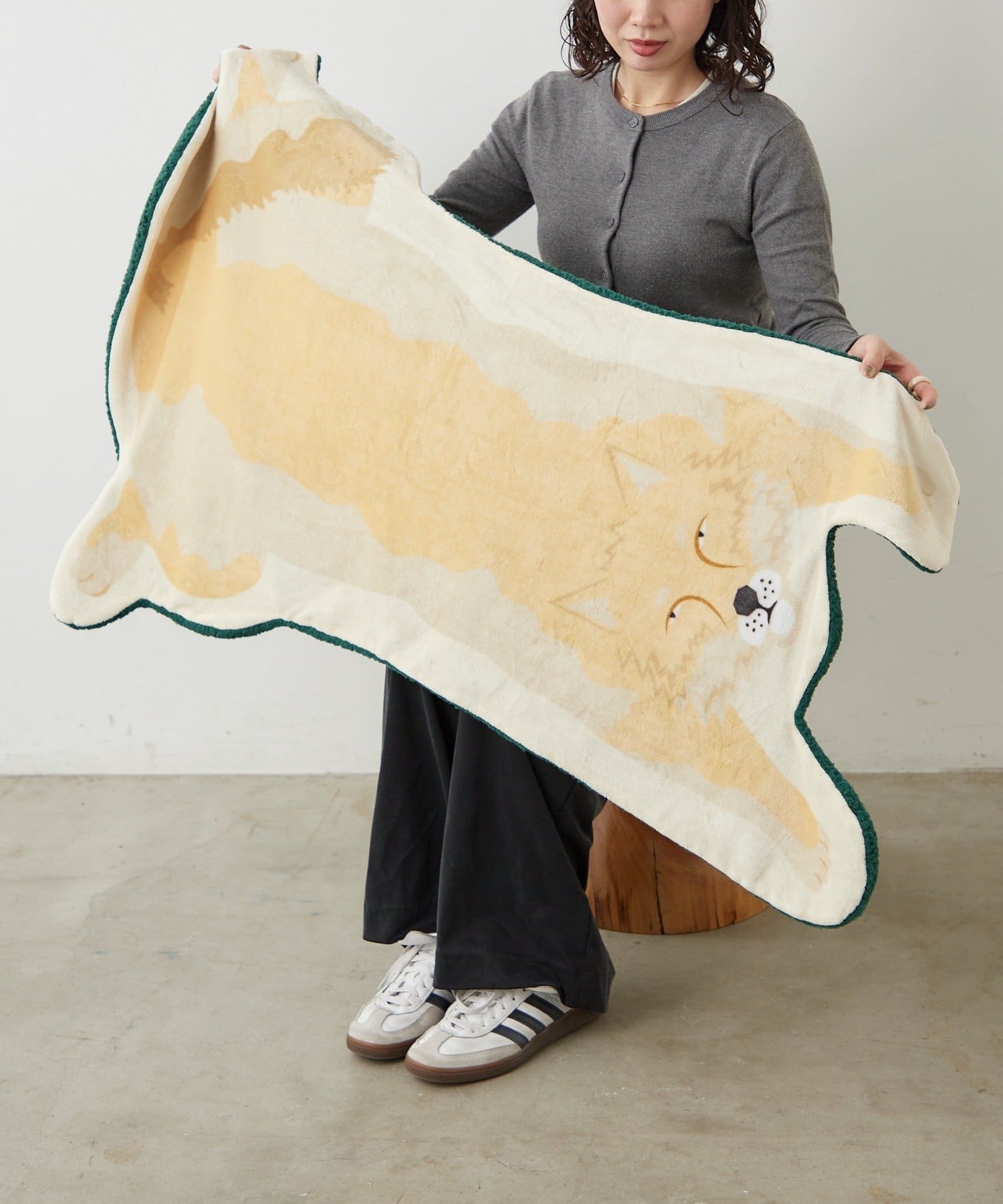 BIRTHDAY BAR(バースデイバー) animal diecut blanket  アニマルブランケット