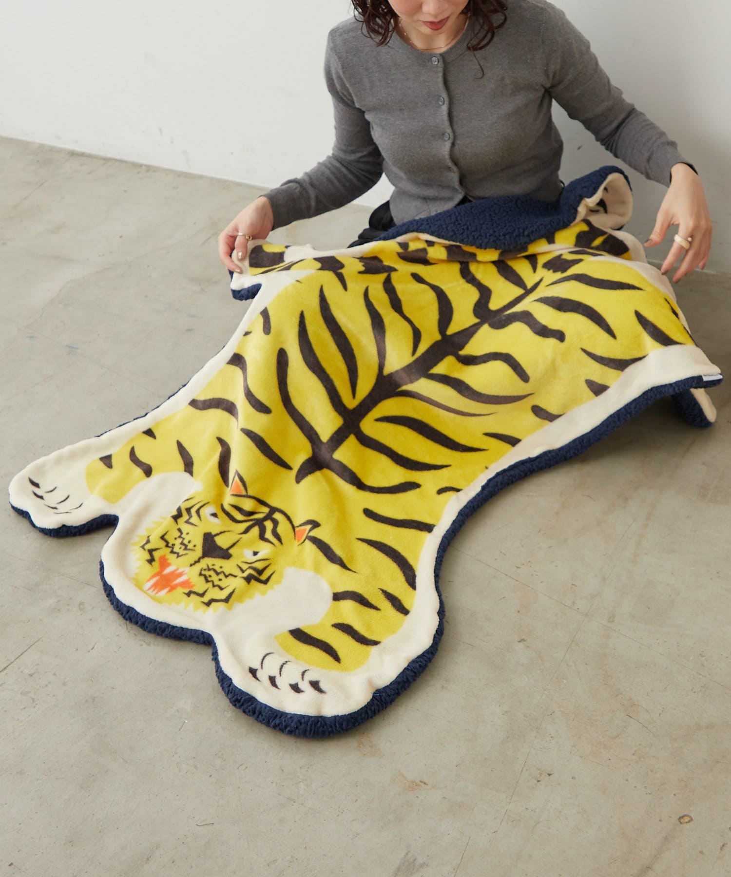 BIRTHDAY BAR(バースデイバー) animal diecut blanket  アニマルブランケット