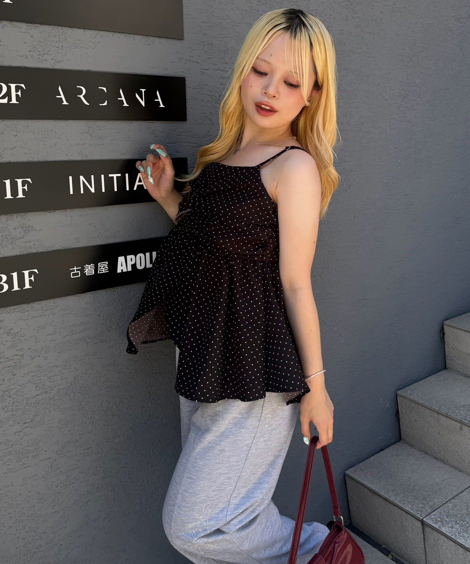 NICE CLAUP / OLIVE des OLIVE OUTLET(ナイスクラップ  / オリーブ デ オリーブ アウトレット) 【continuer】胸元のリボンツイストがかわいい、キャミブラウス