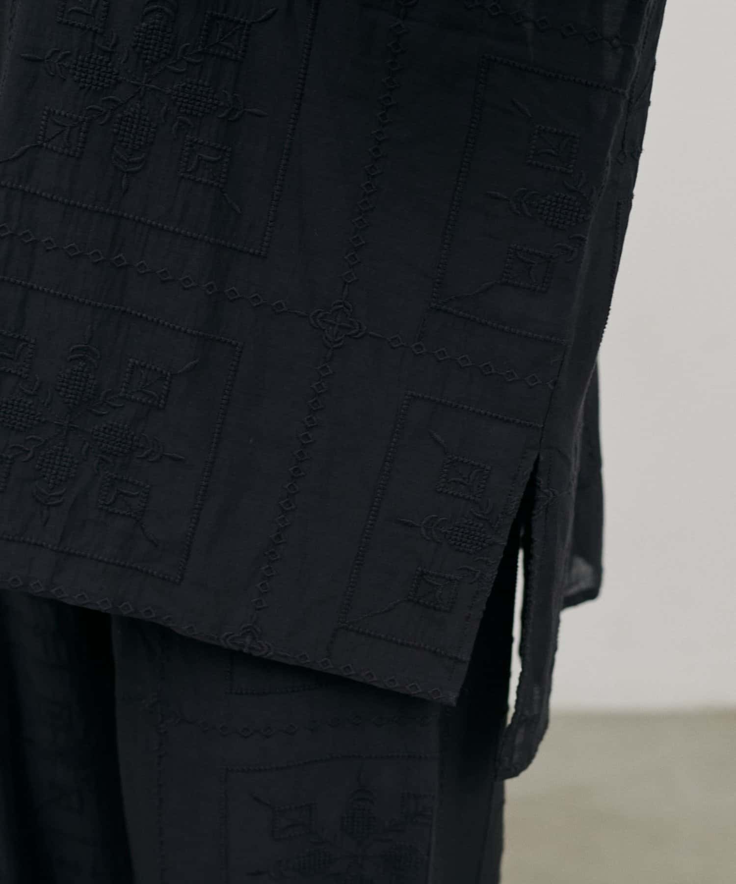 LARUTA(ラルータ) パネル刺繍シャツ