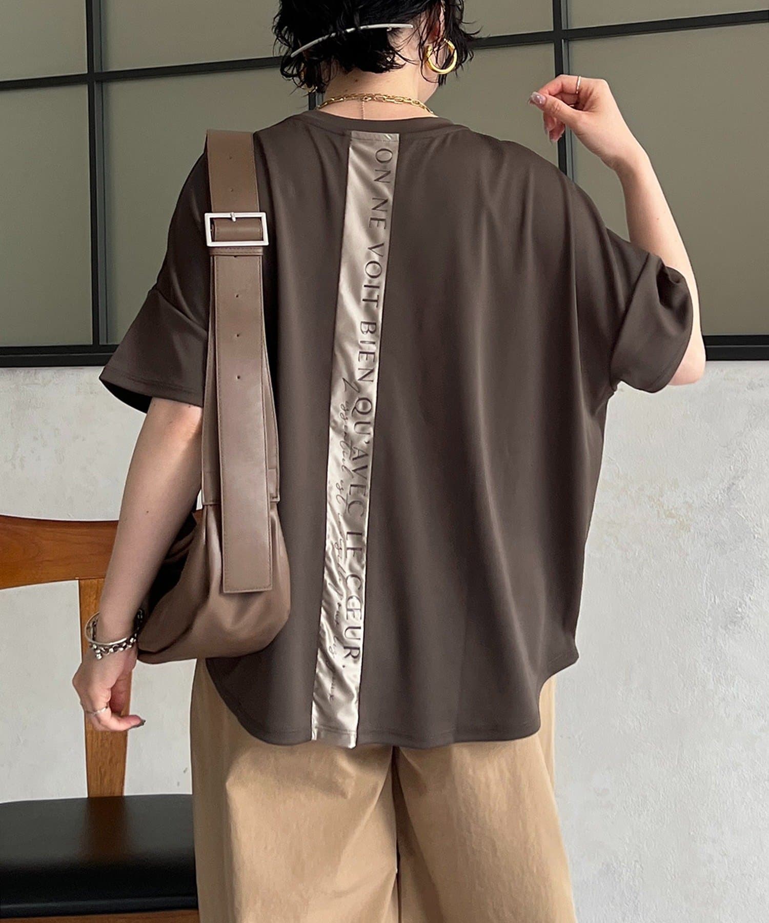 un dix cors(アンディコール) スムースバックロゴプルオーバー