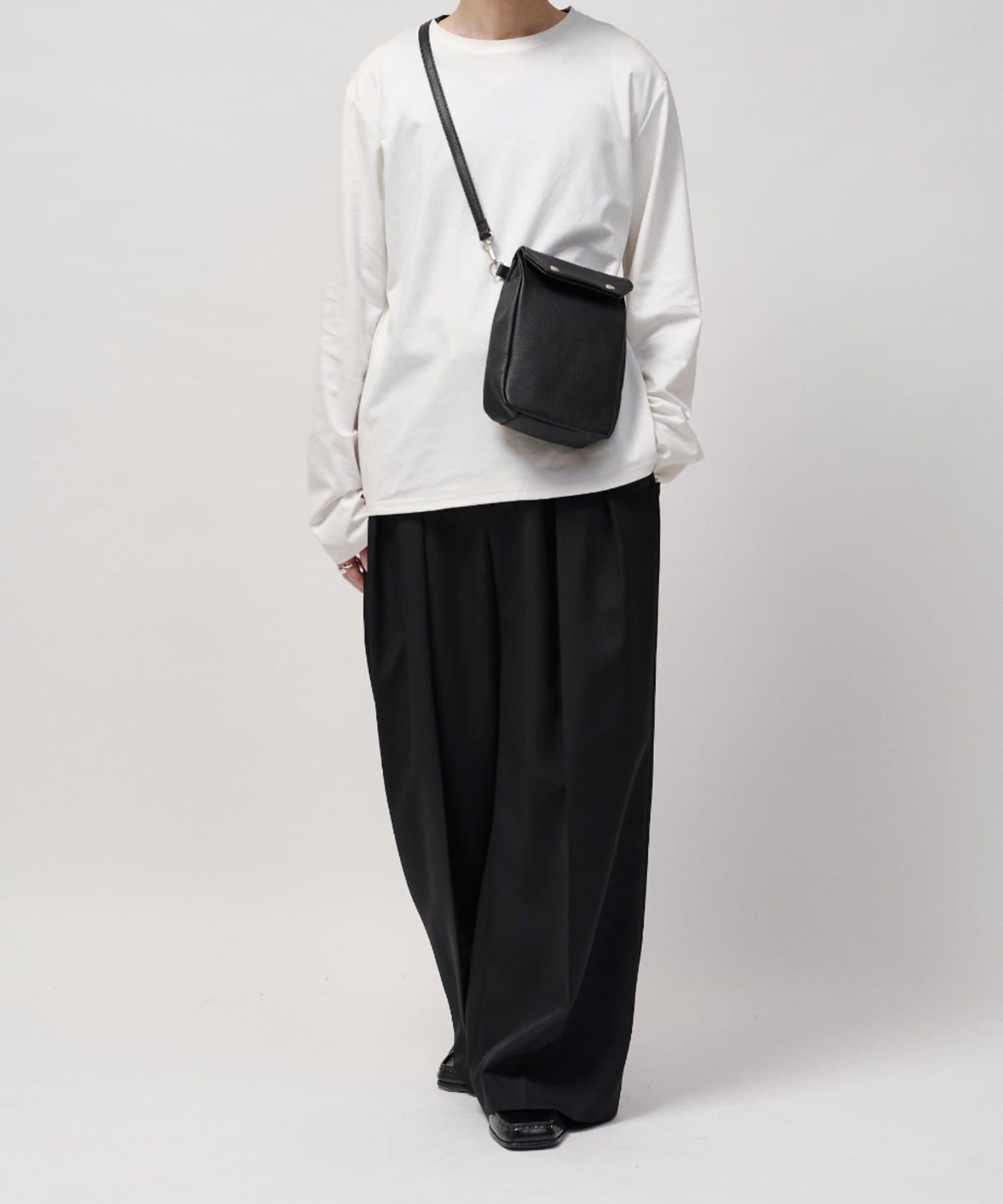 Lui's(ルイス) 【SLOW / スロウ】Gasmask Shoulder Bag - S