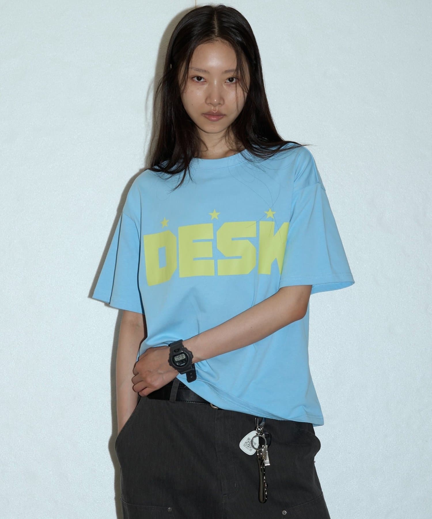 WHO’S WHO gallery(フーズフーギャラリー) 【OFFICE SERVICES】 DESK TEE